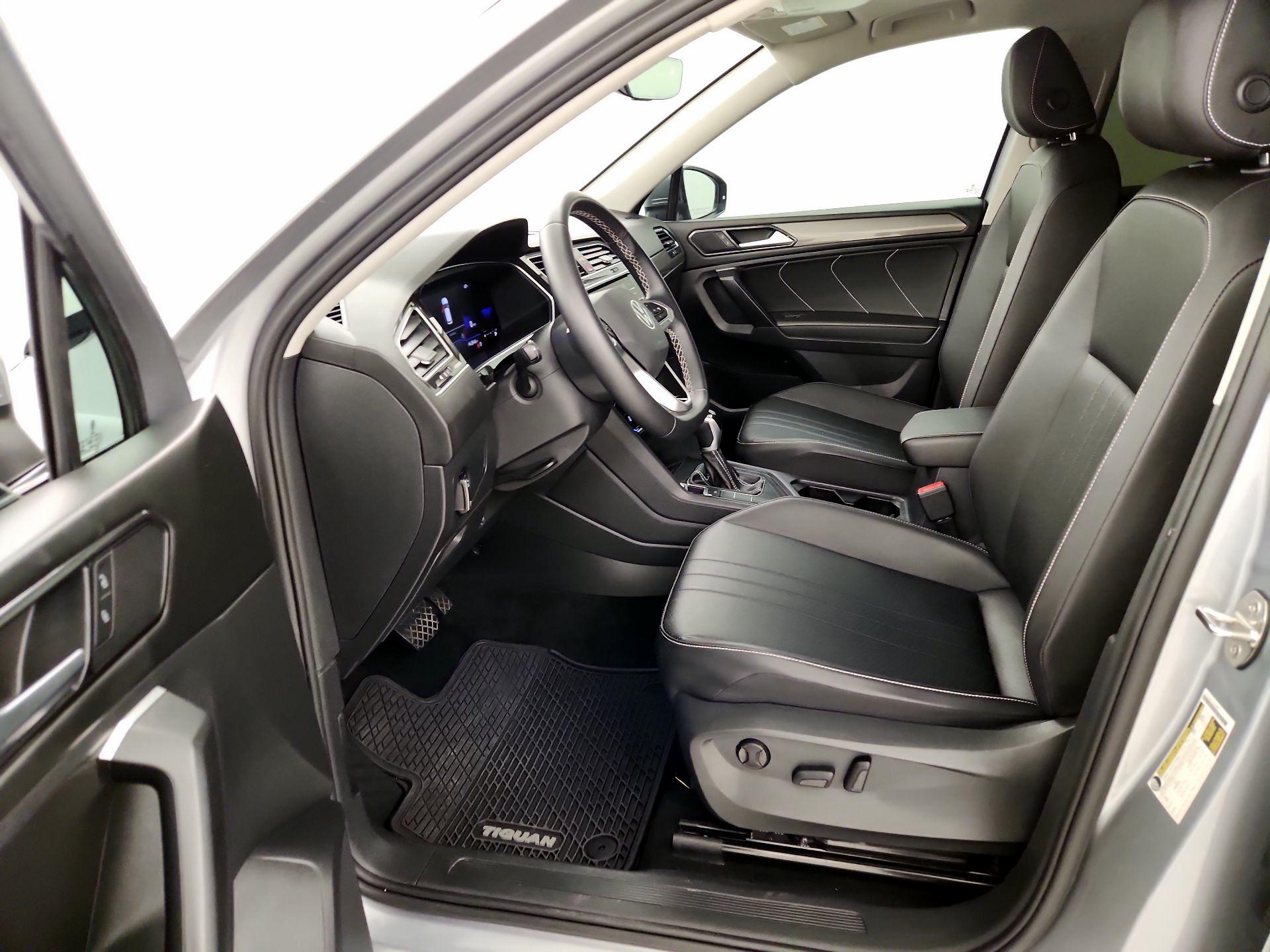 Thumbnail: 2023 Volkswagen Tiguan - 11