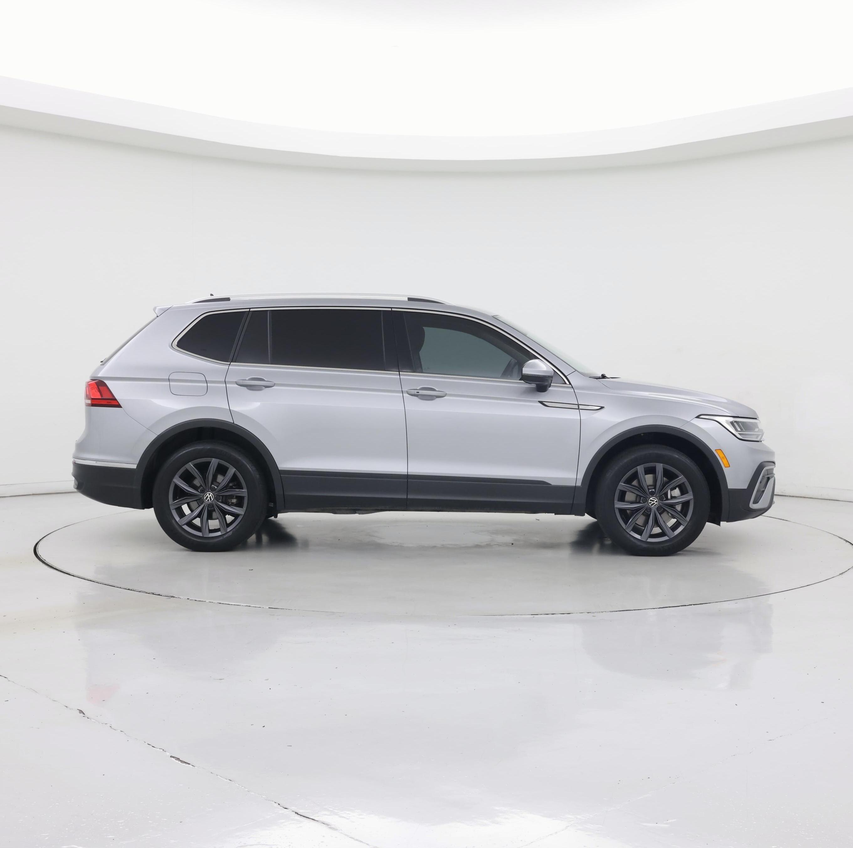 Thumbnail: 2023 Volkswagen Tiguan - 7