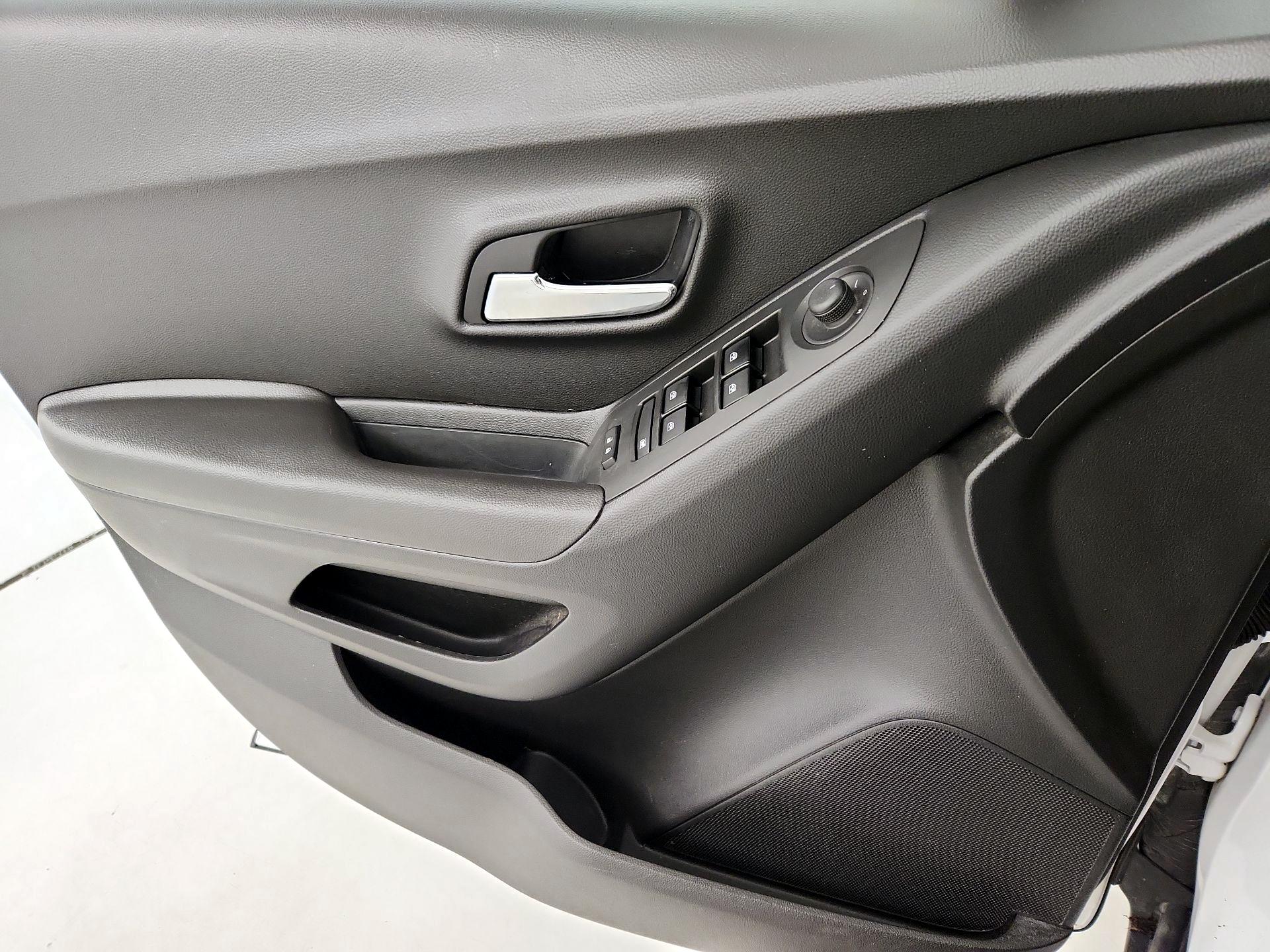 Thumbnail: 2020 Chevrolet Trax - 12