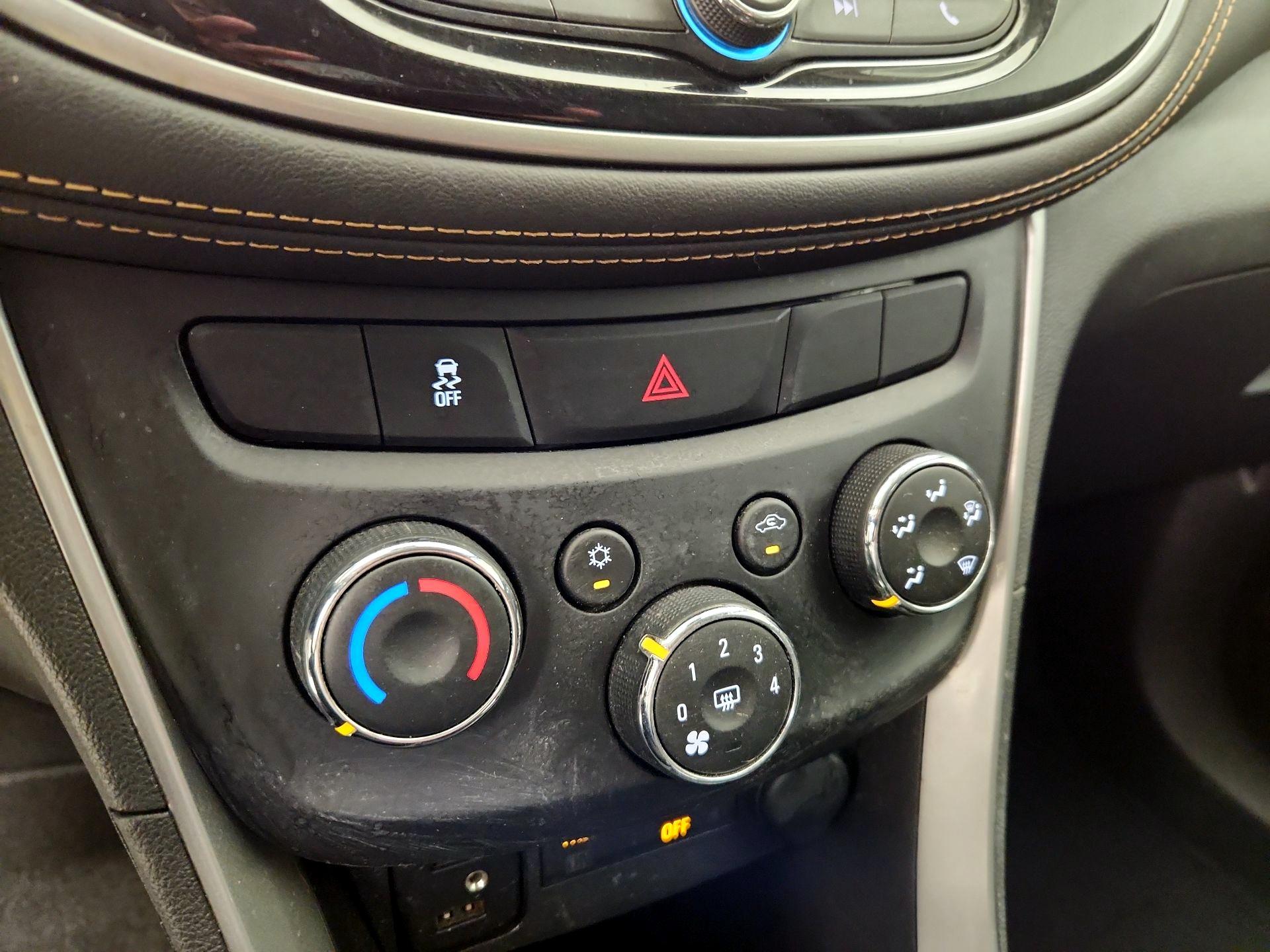 Thumbnail: 2020 Chevrolet Trax - 16