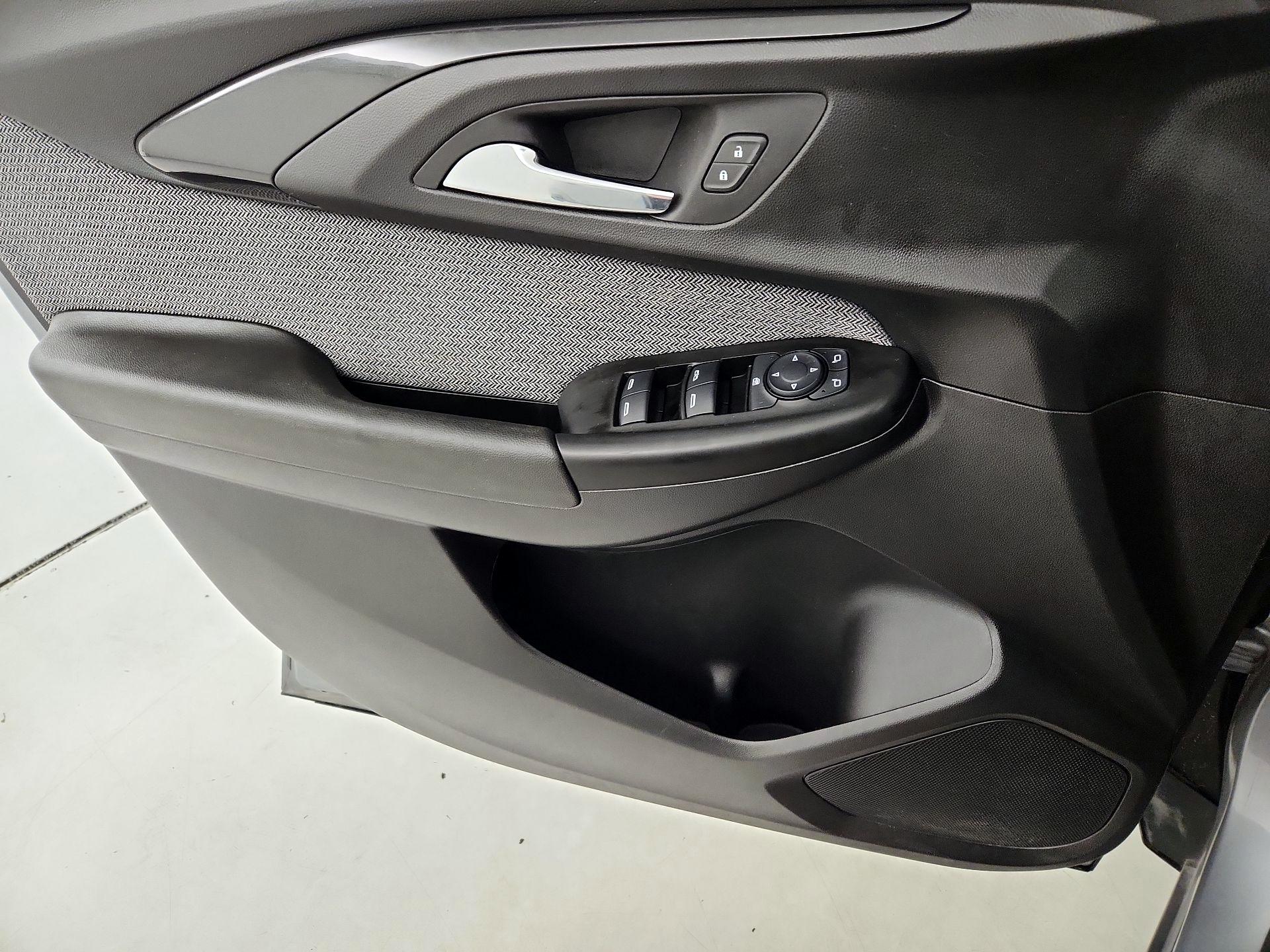 Thumbnail: 2023 Chevrolet TrailBlazer - 12