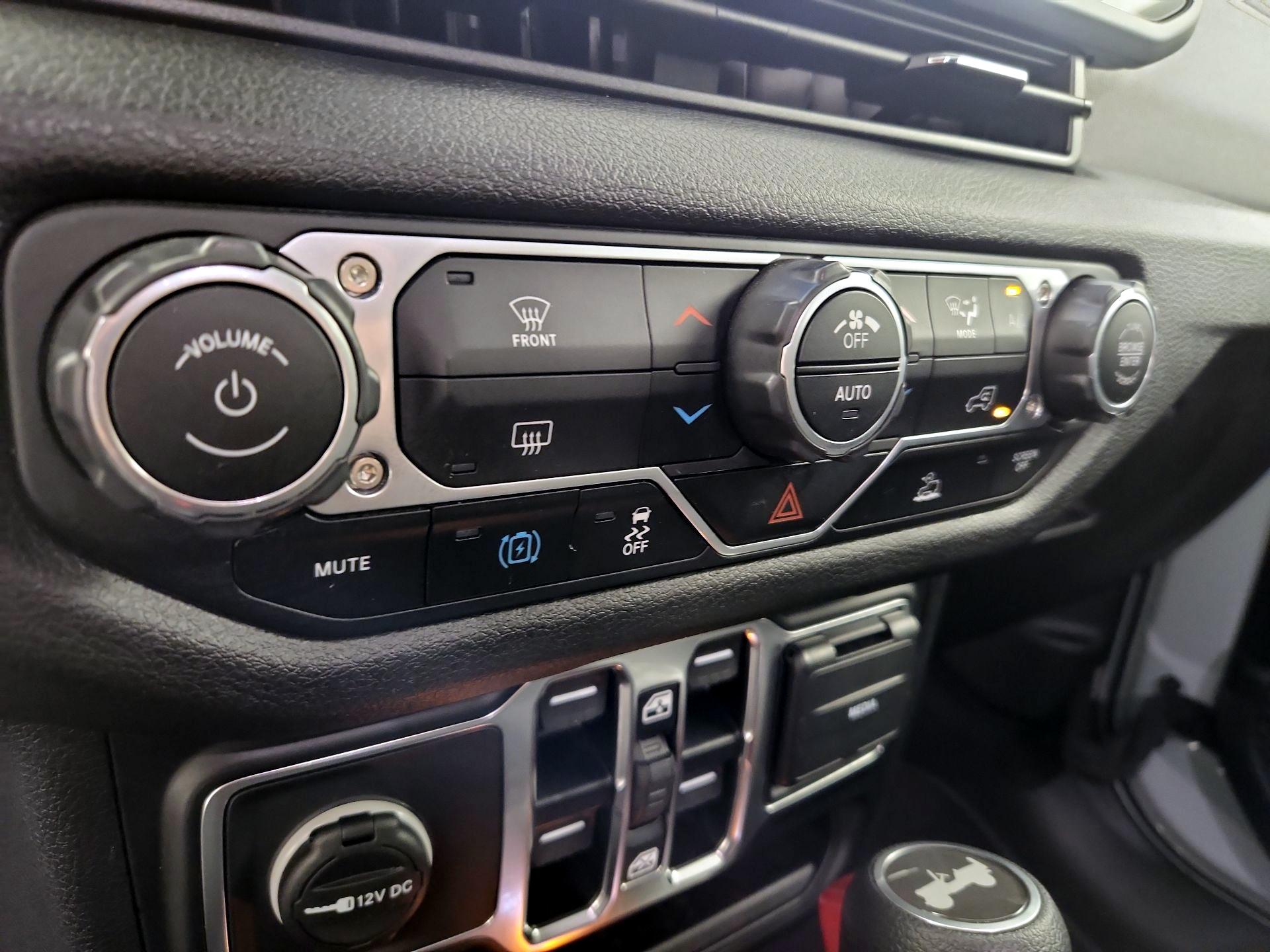 Thumbnail: 2024 Jeep Wrangler - 16