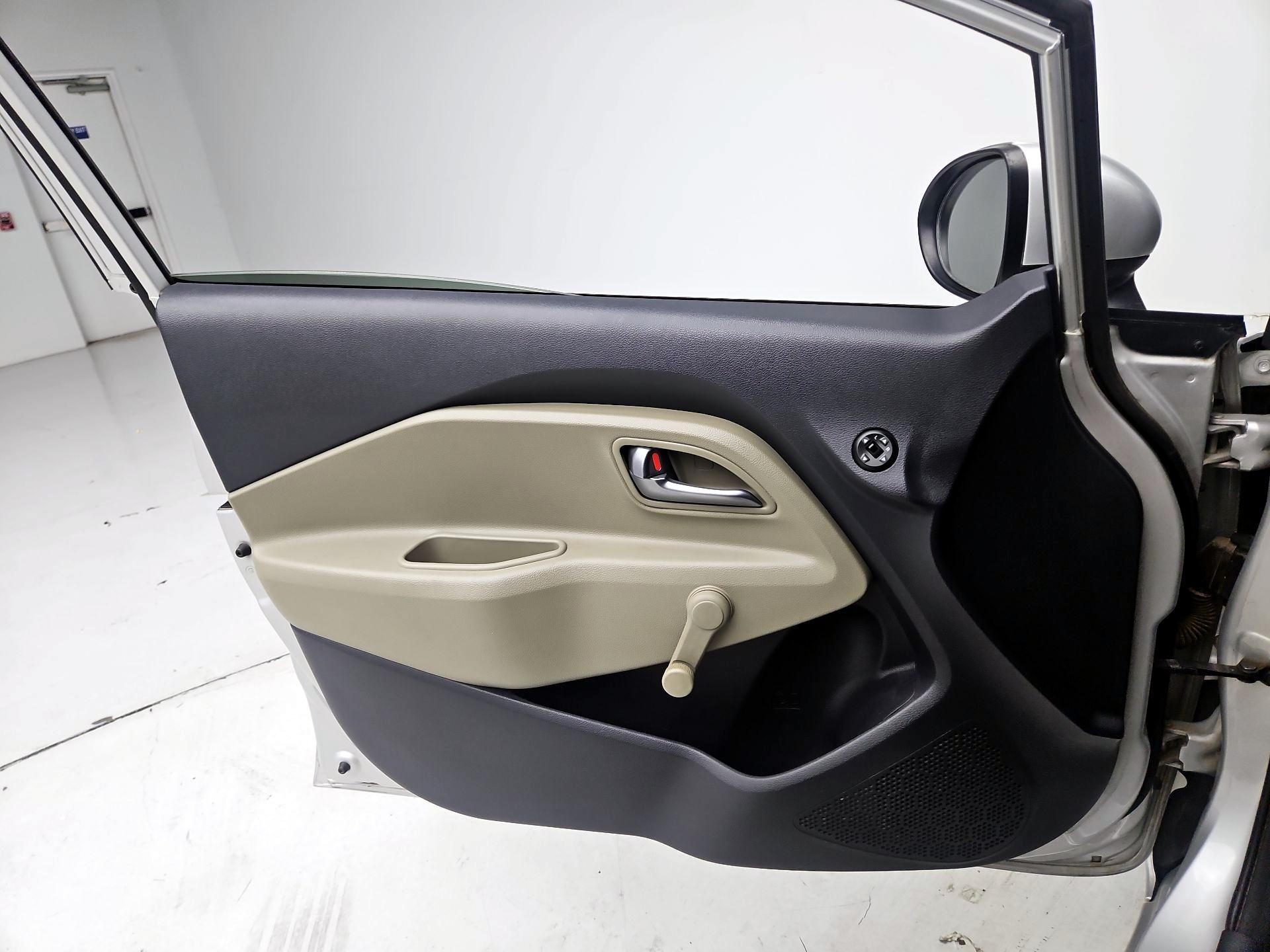 Thumbnail: 2017 Kia Rio - 12