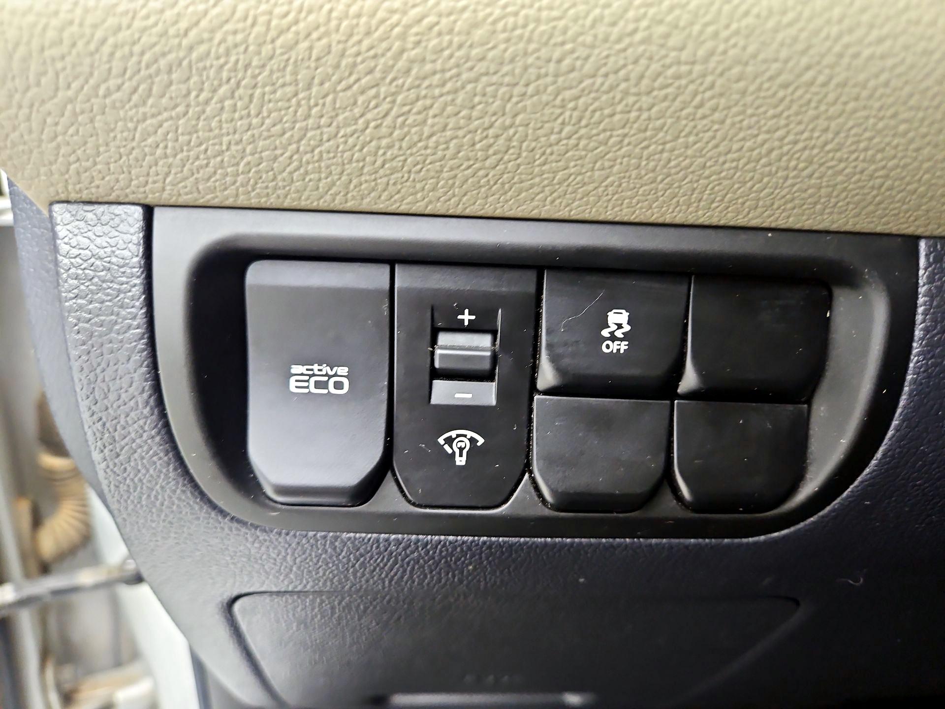 Thumbnail: 2017 Kia Rio - 13