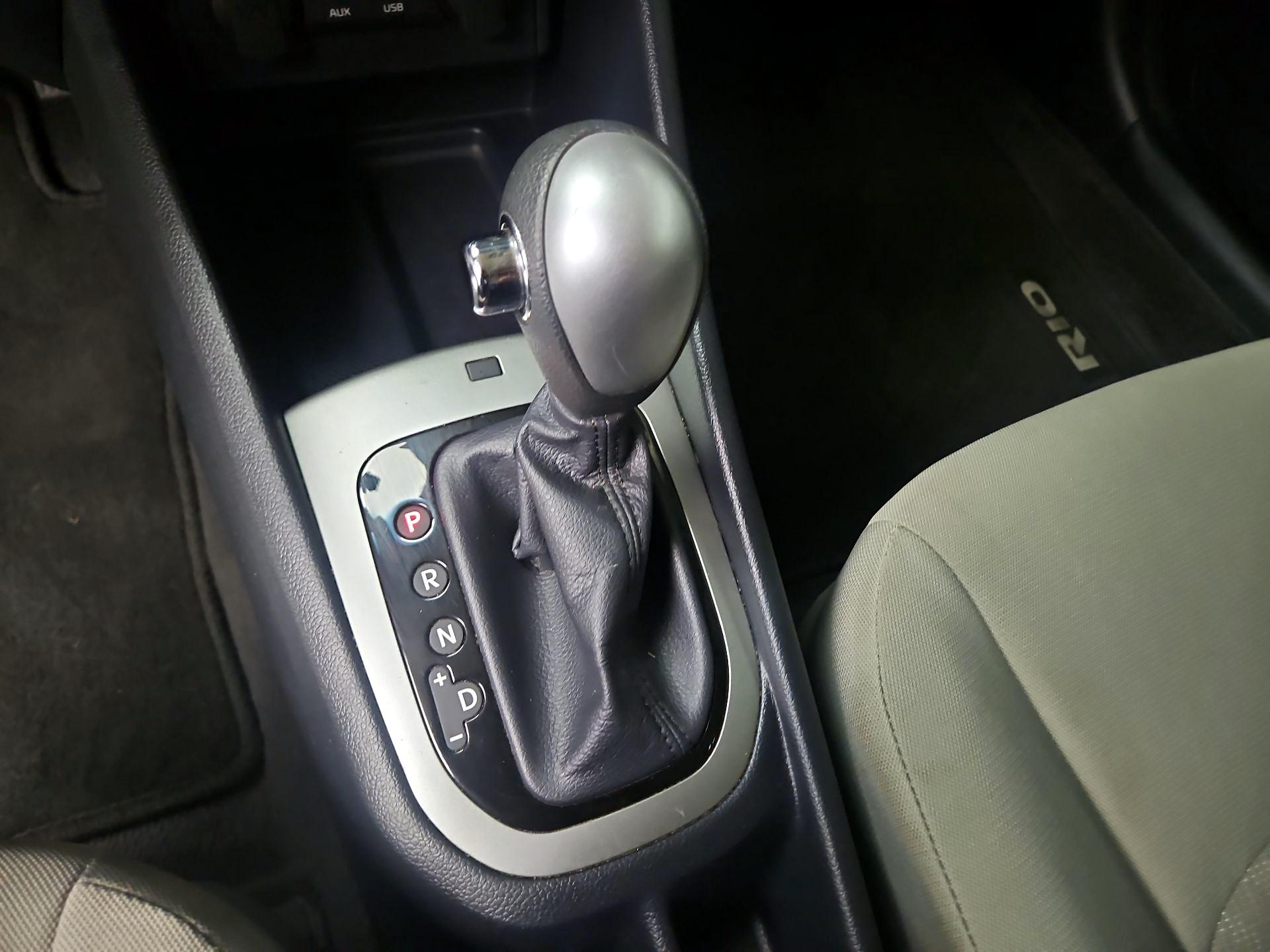 Thumbnail: 2017 Kia Rio - 16