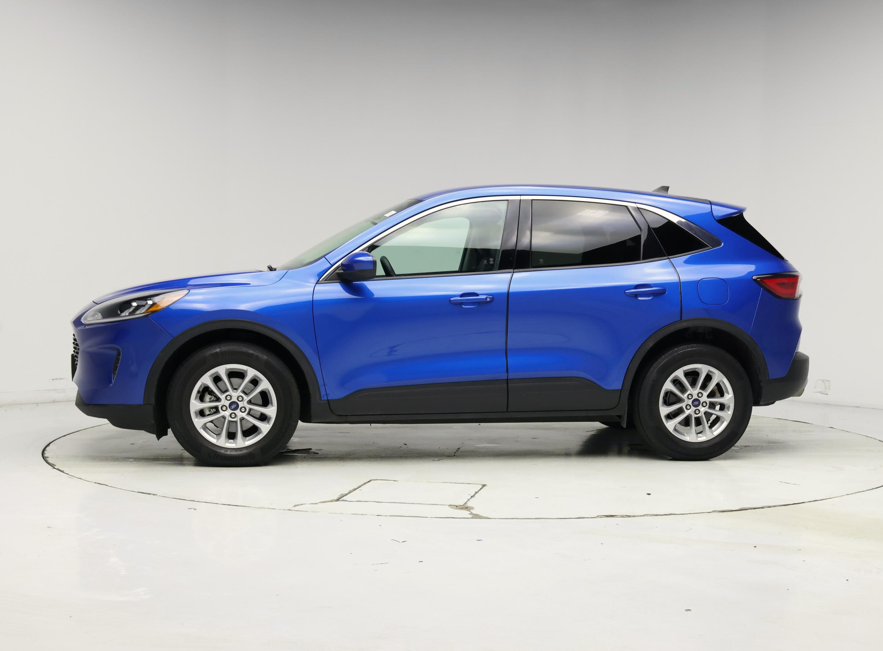 Thumbnail: 2021 Ford Escape - 3