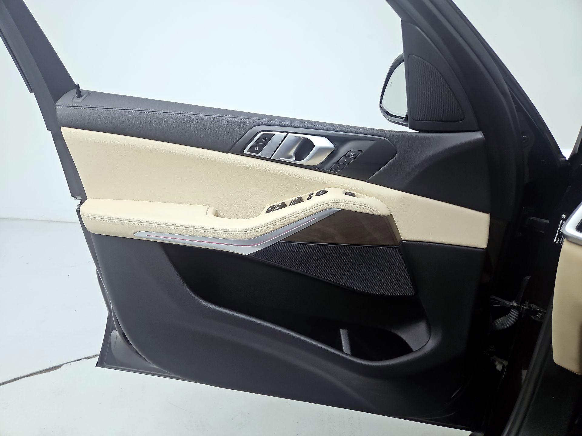Thumbnail: 2021 BMW X5 - 12