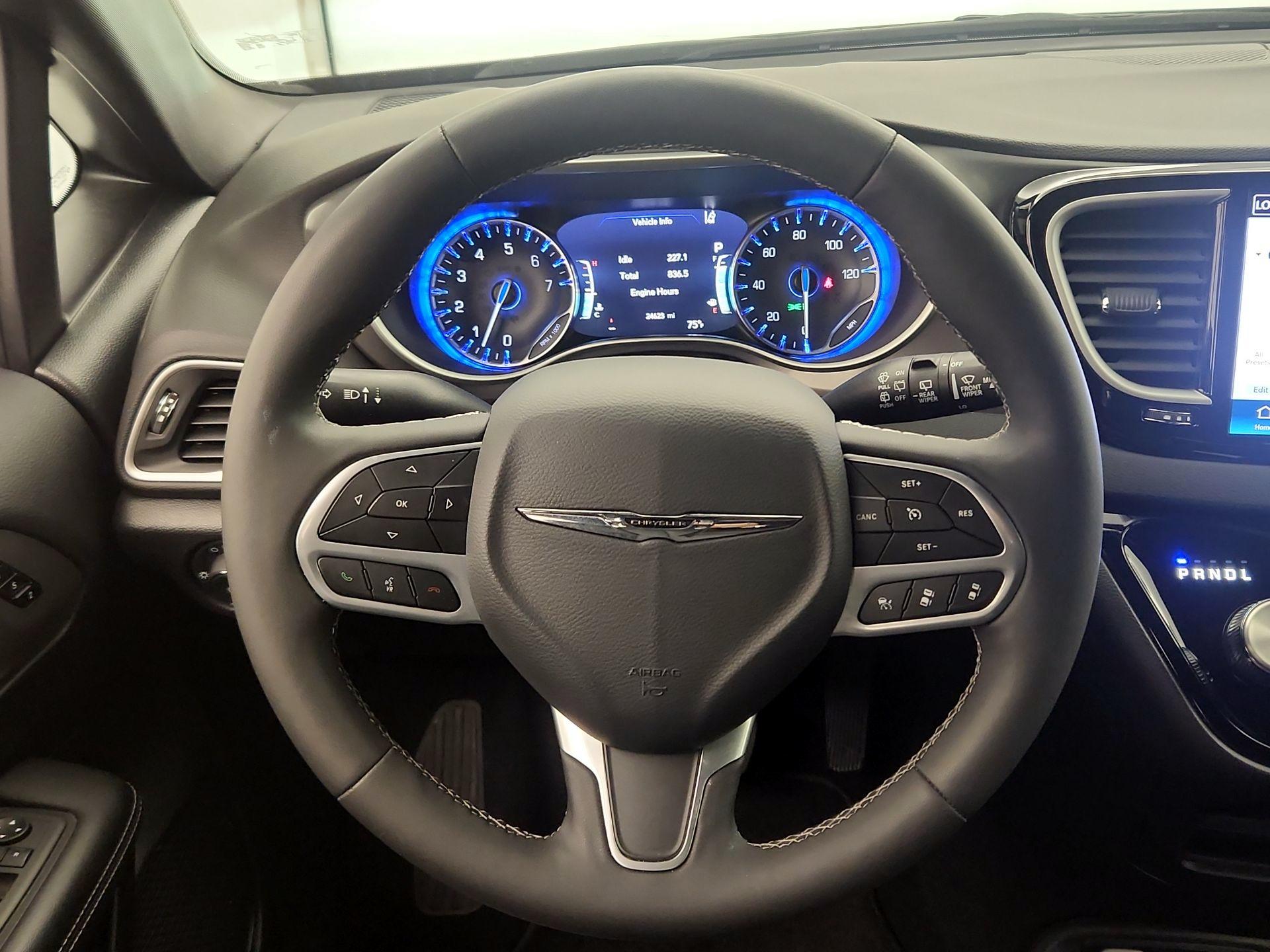 Thumbnail: 2025 Chrysler Pacifica - 10