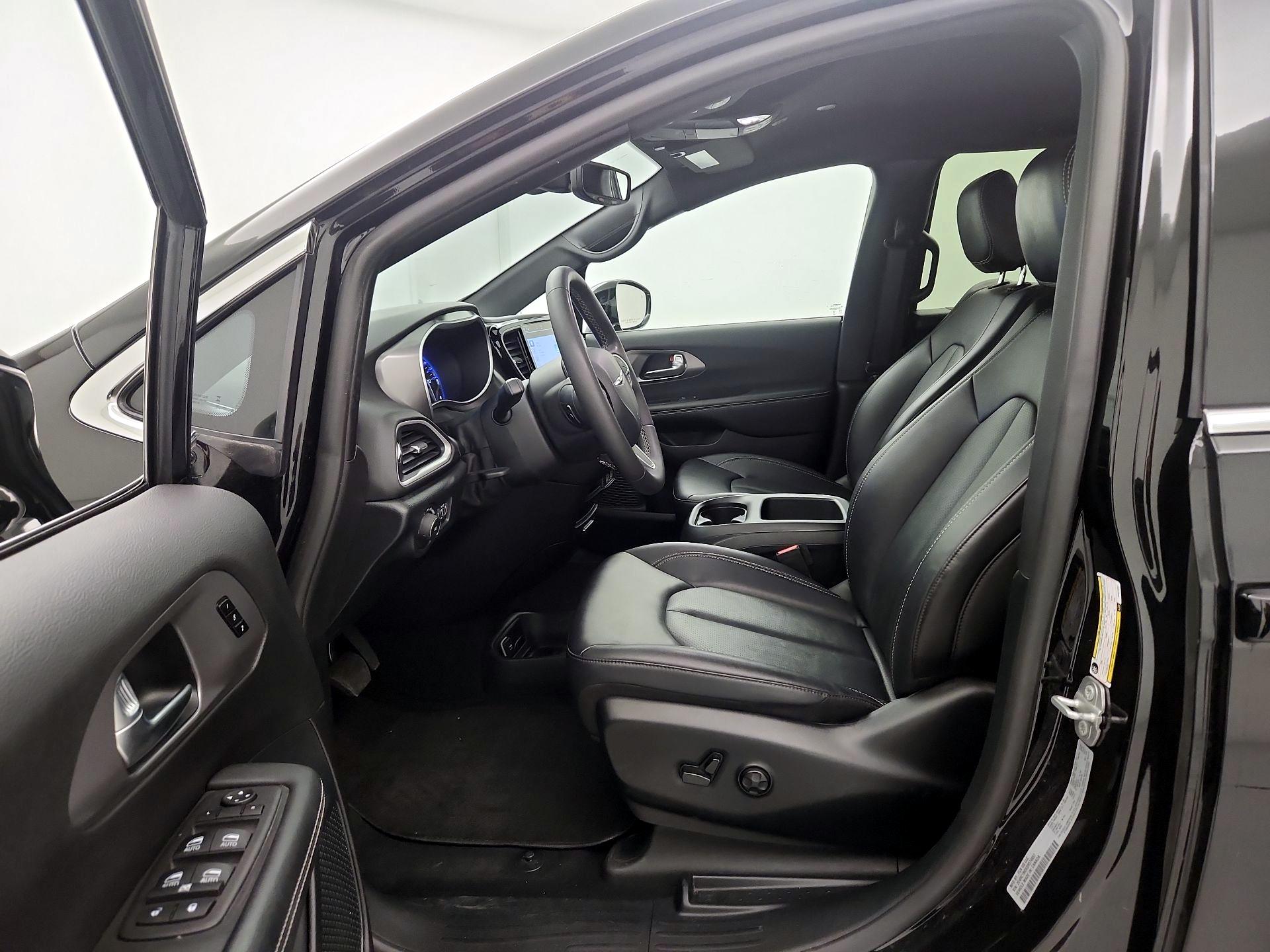 Thumbnail: 2025 Chrysler Pacifica - 11