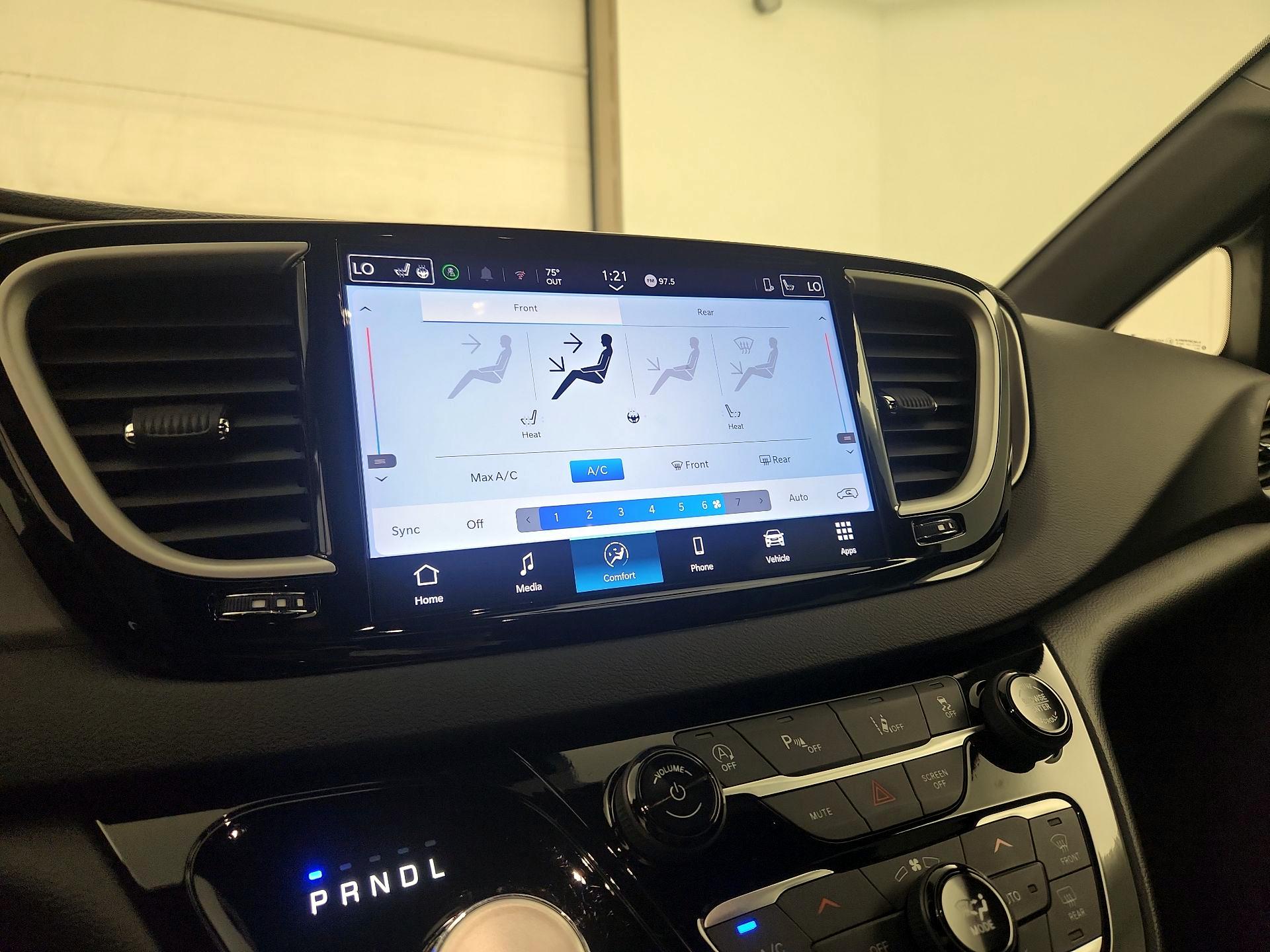 Thumbnail: 2025 Chrysler Pacifica - 16