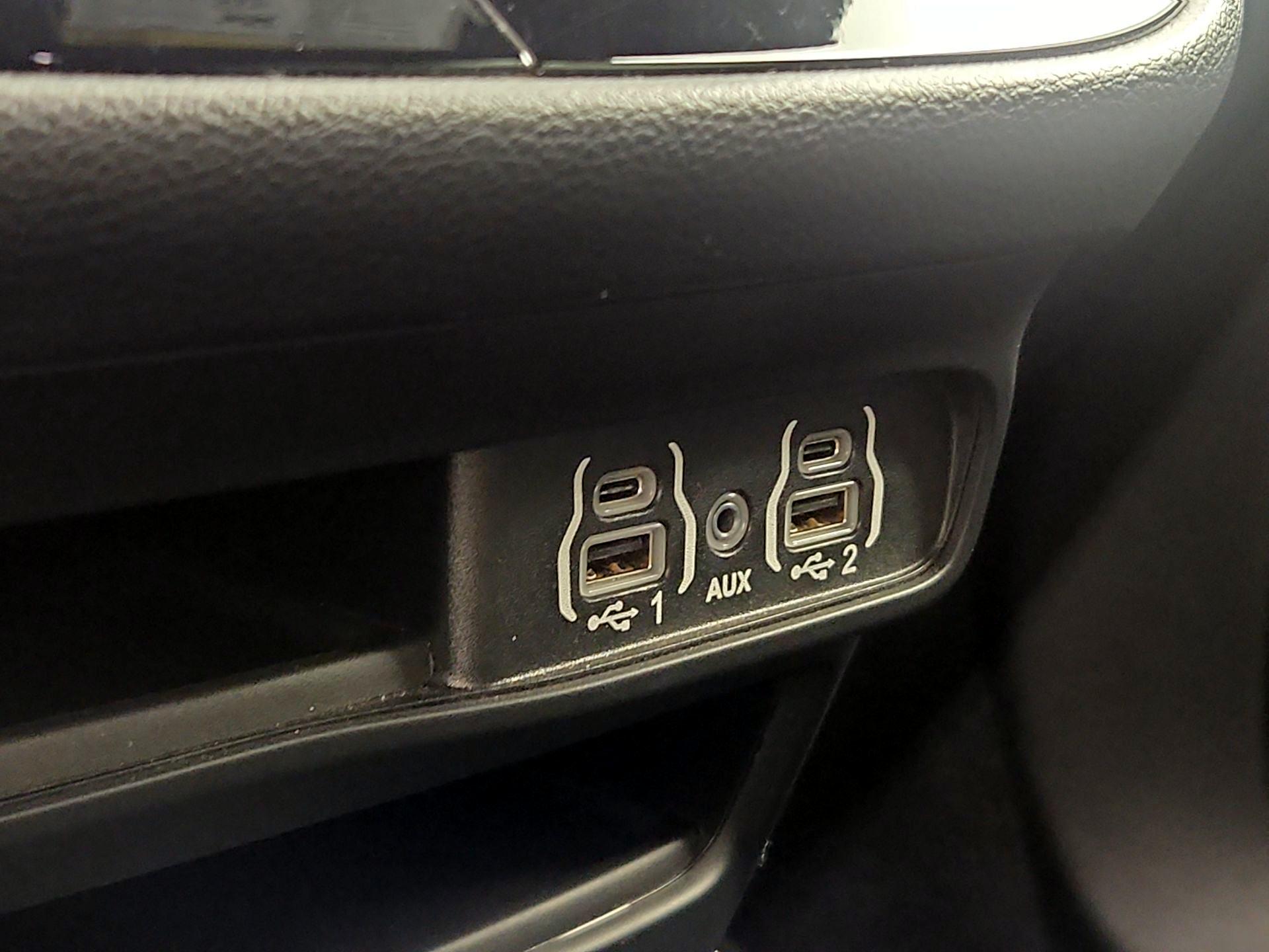 Thumbnail: 2025 Chrysler Pacifica - 18