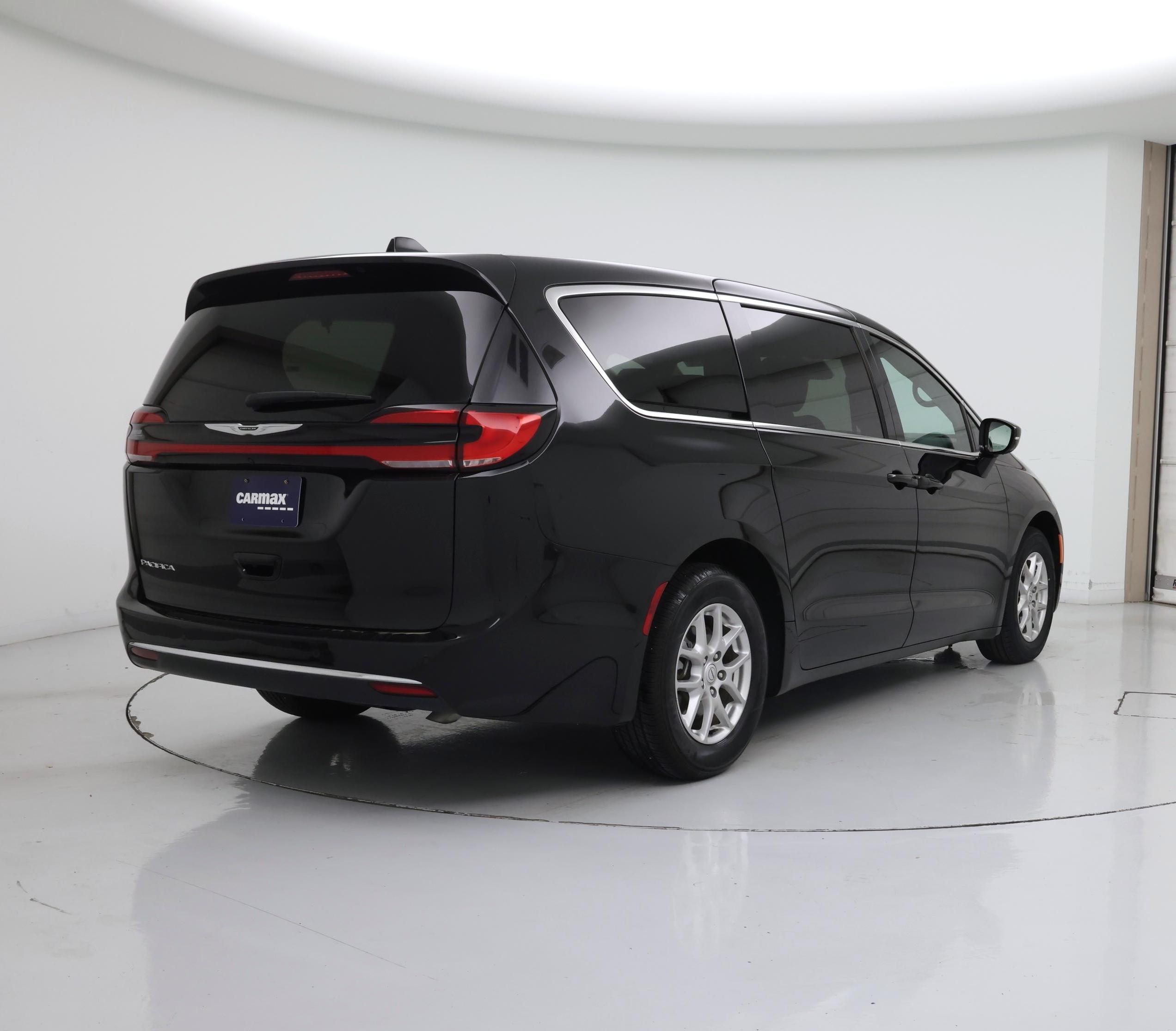 Thumbnail: 2025 Chrysler Pacifica - 8