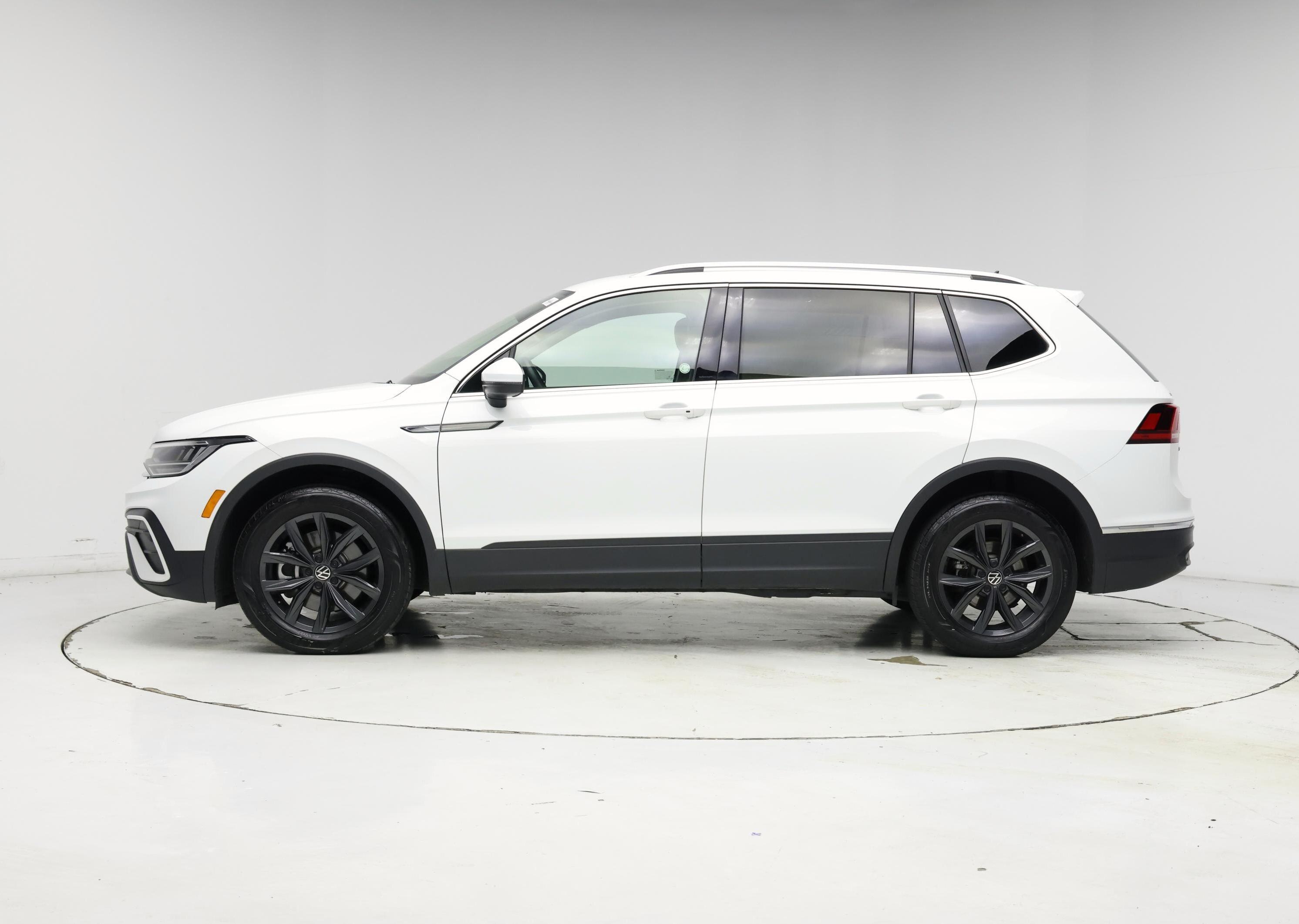 Thumbnail: 2024 Volkswagen Tiguan - 3