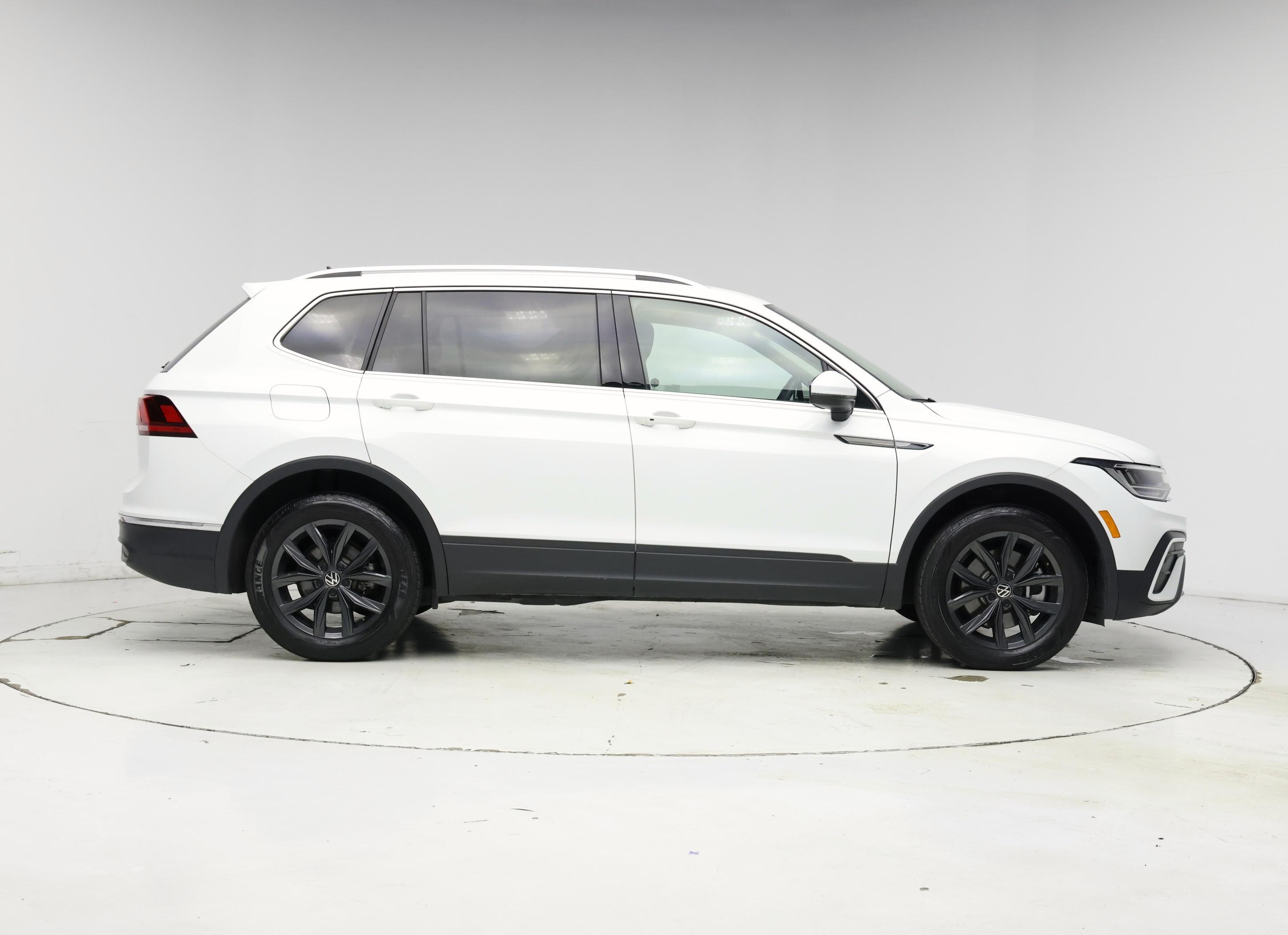 Thumbnail: 2024 Volkswagen Tiguan - 7