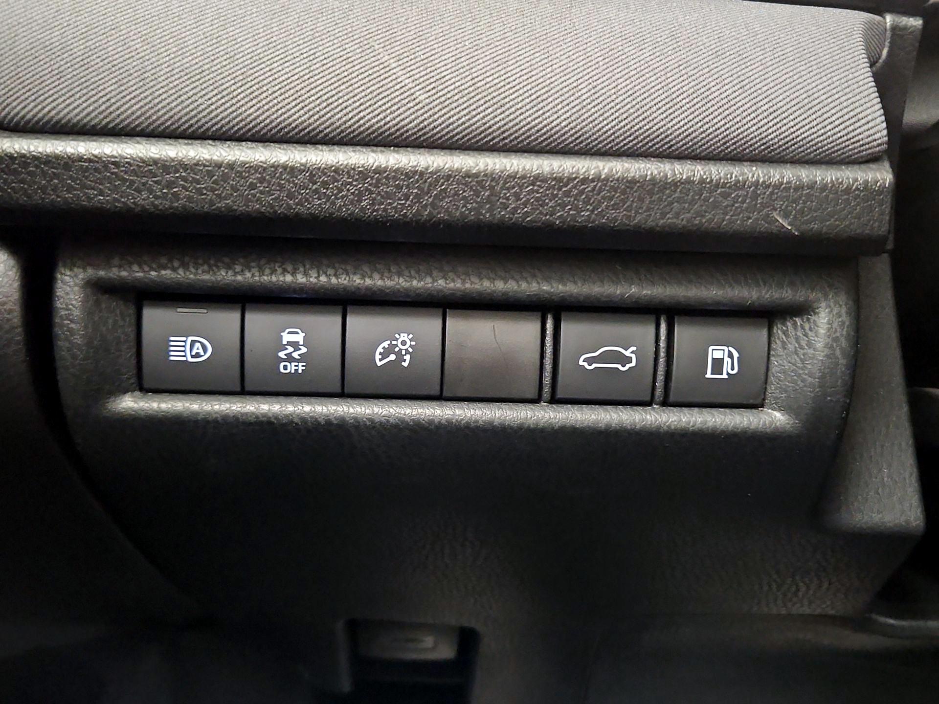 Thumbnail: 2025 Toyota Camry - 13