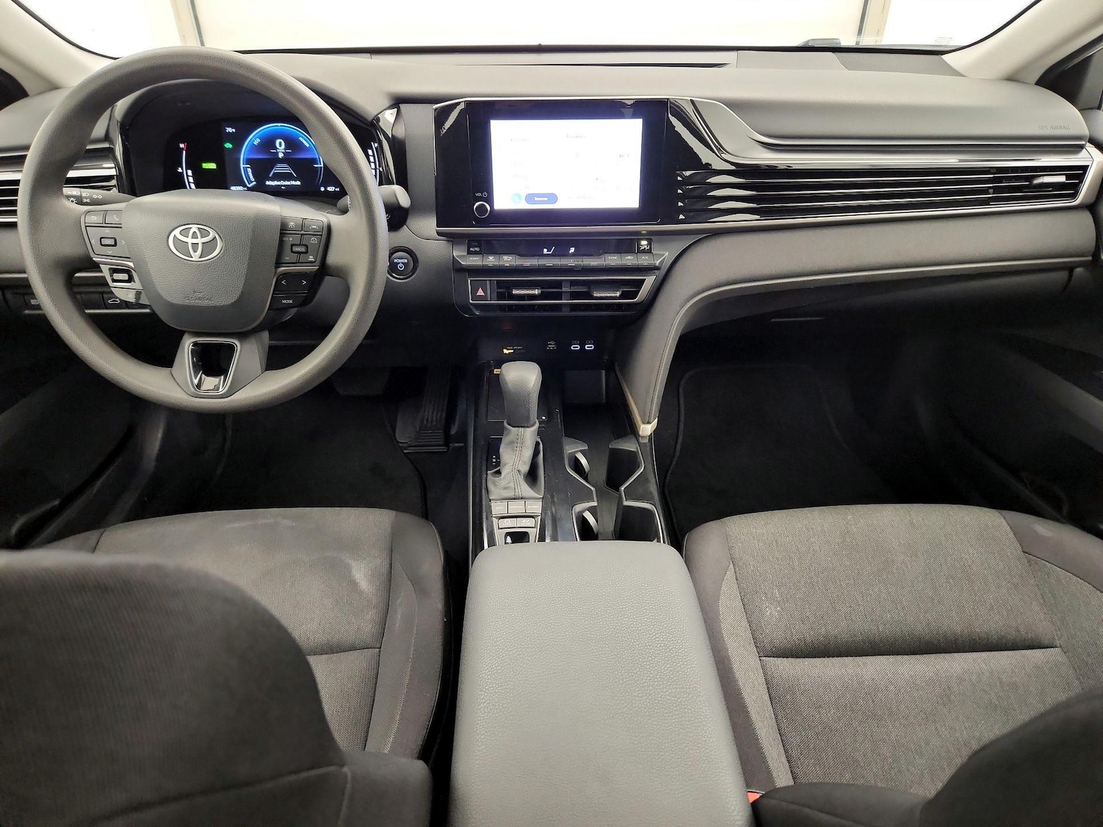 2025 Toyota Camry LE - Photo 10