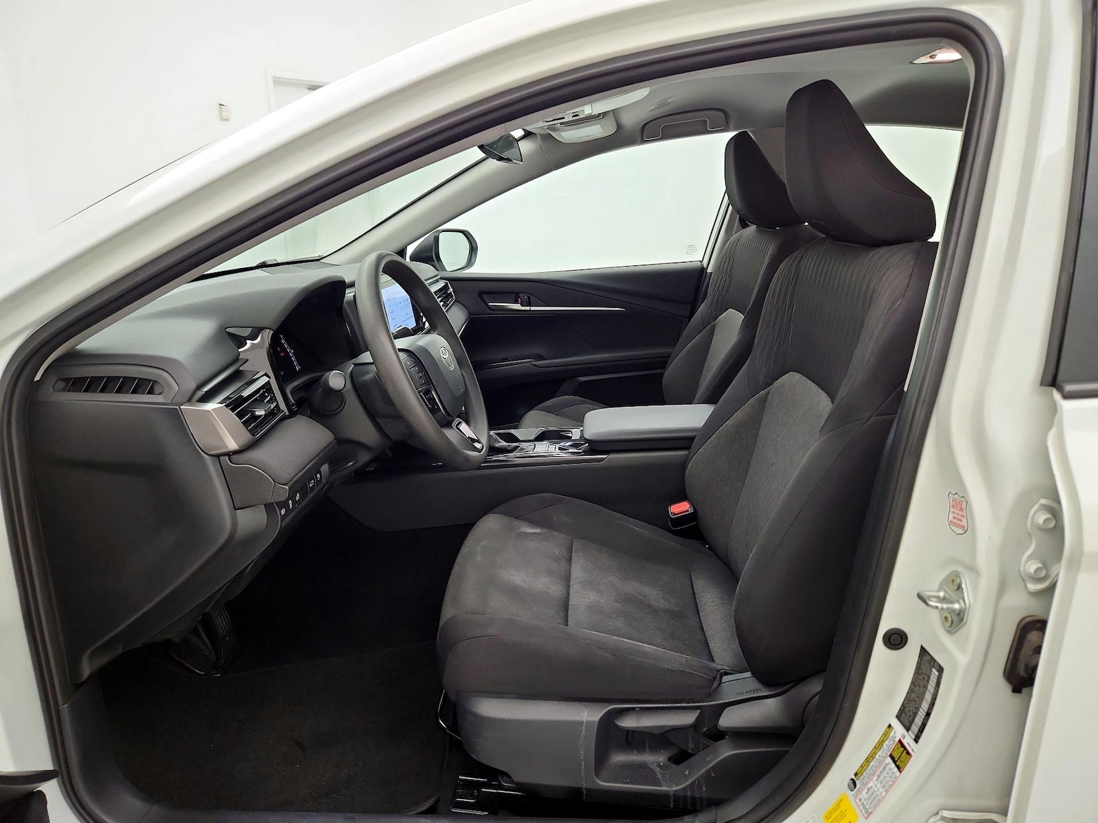 2025 Toyota Camry LE - Photo 12