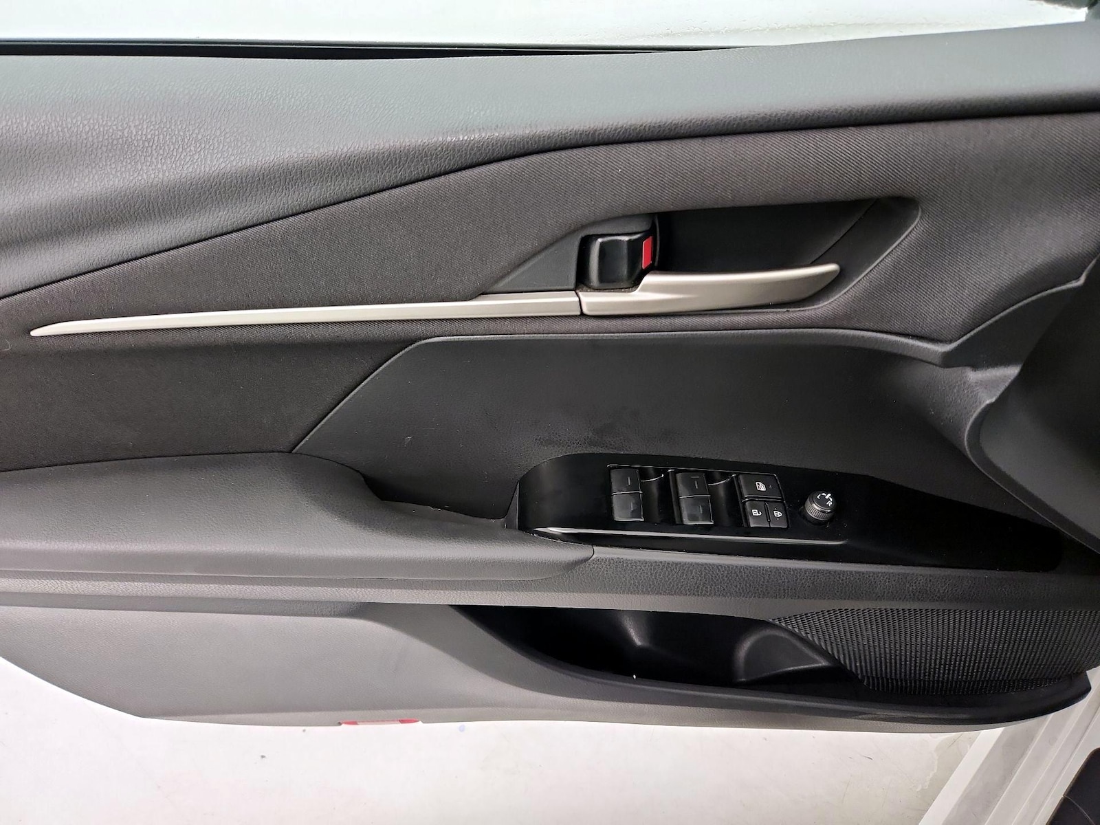 2025 Toyota Camry LE - Photo 13