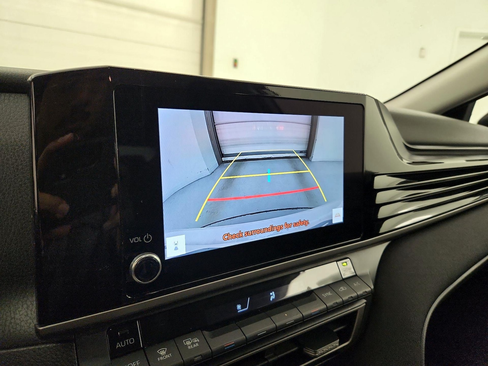 2025 Toyota Camry LE - Photo 15