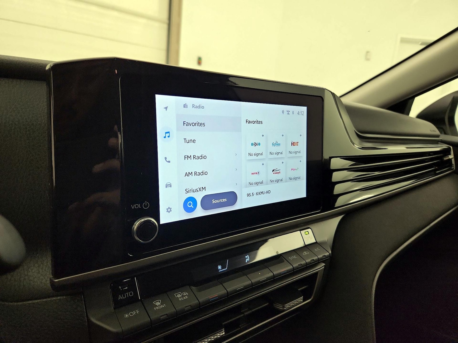 2025 Toyota Camry LE - Photo 16