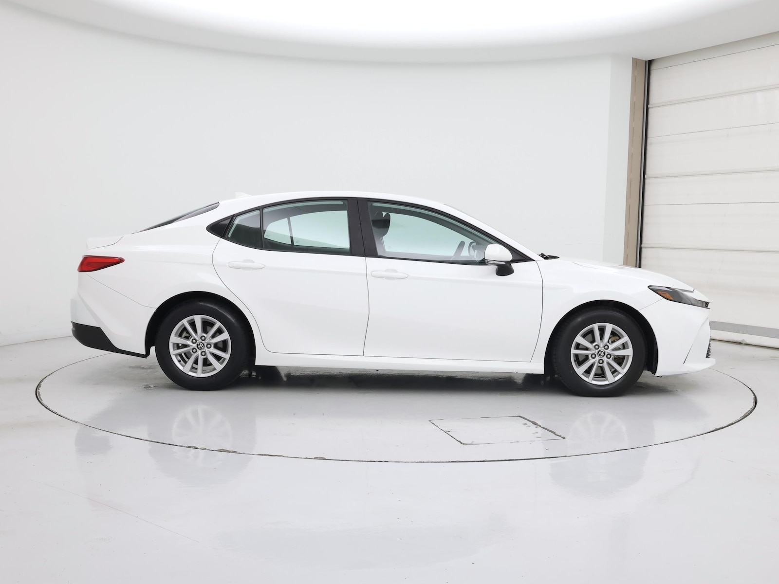 2025 Toyota Camry LE - Photo 8