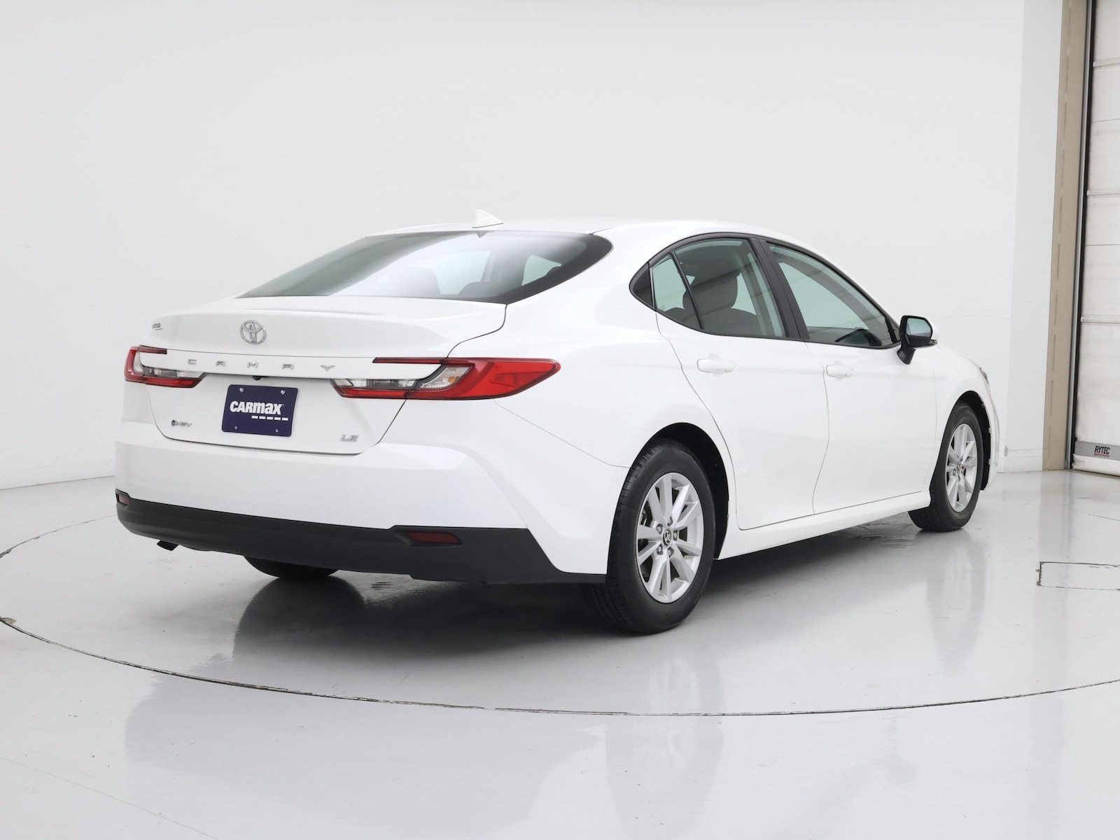 2025 Toyota Camry LE - Photo 9