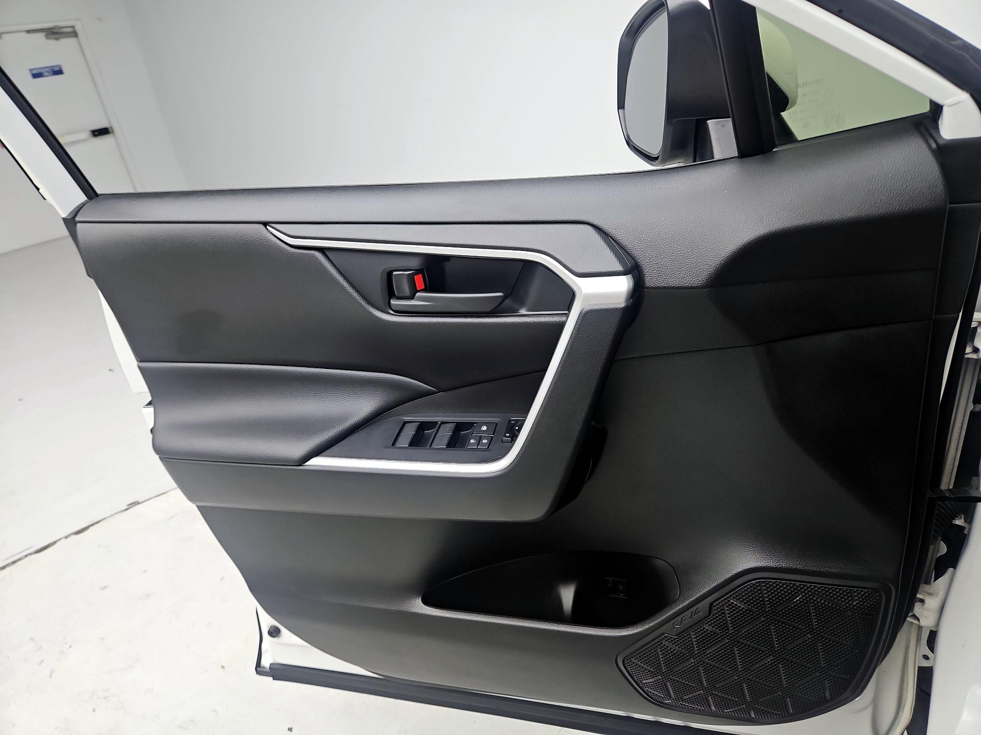 Thumbnail: 2021 Toyota RAV4 - 12