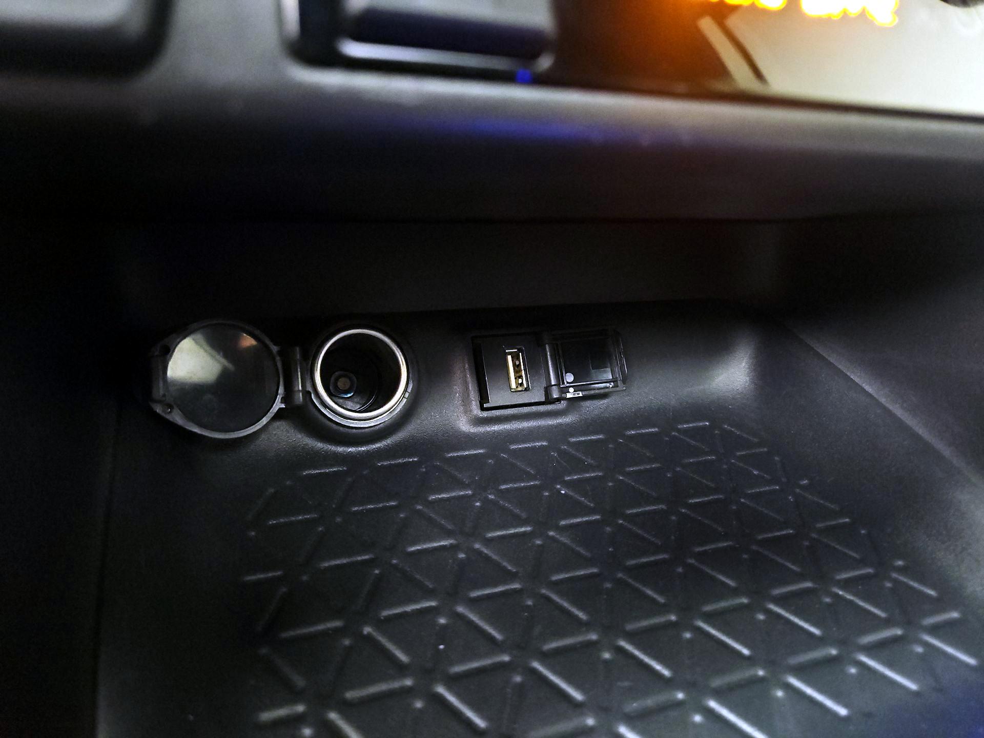 Thumbnail: 2021 Toyota RAV4 - 18