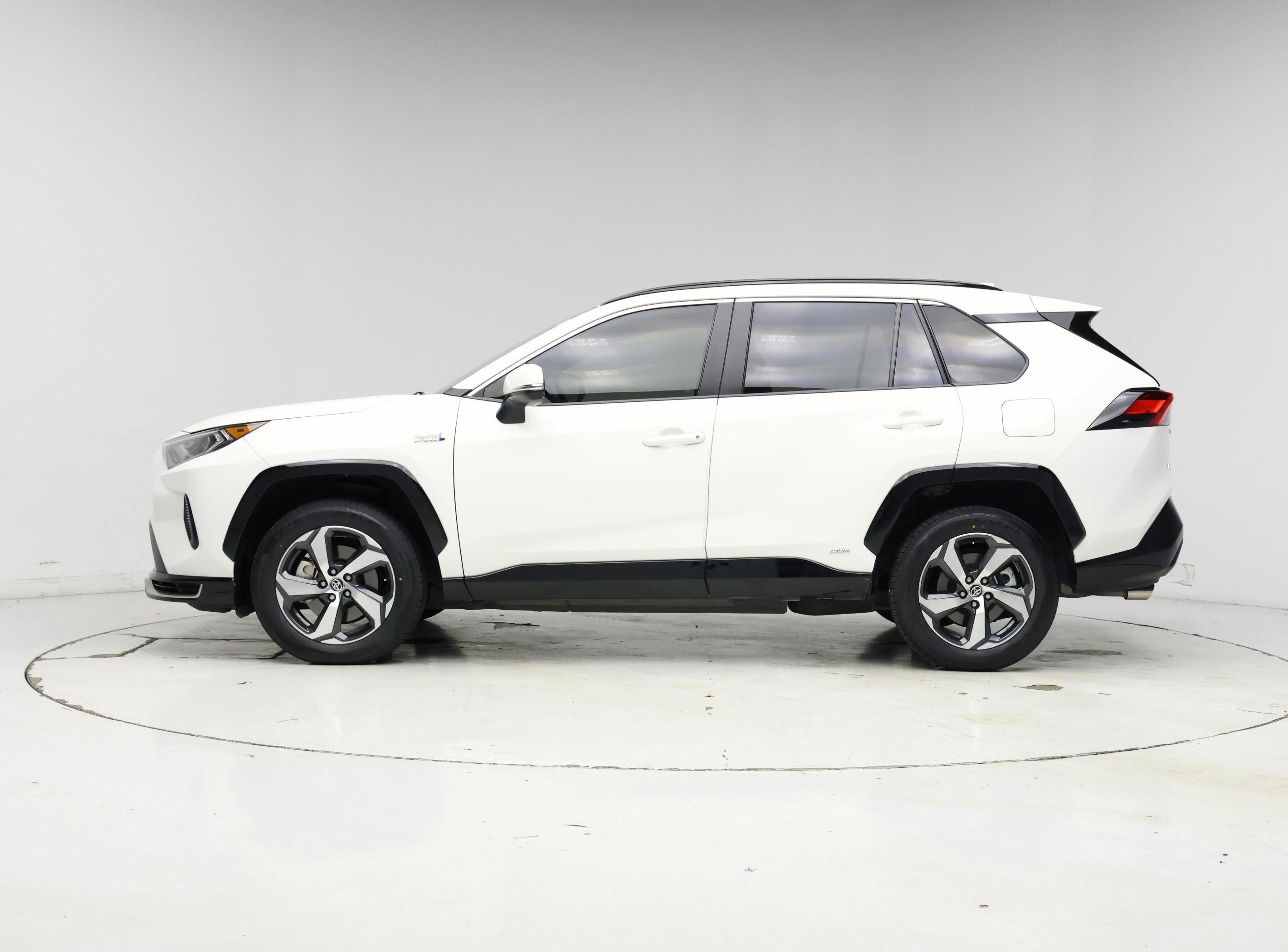 Thumbnail: 2021 Toyota RAV4 - 3