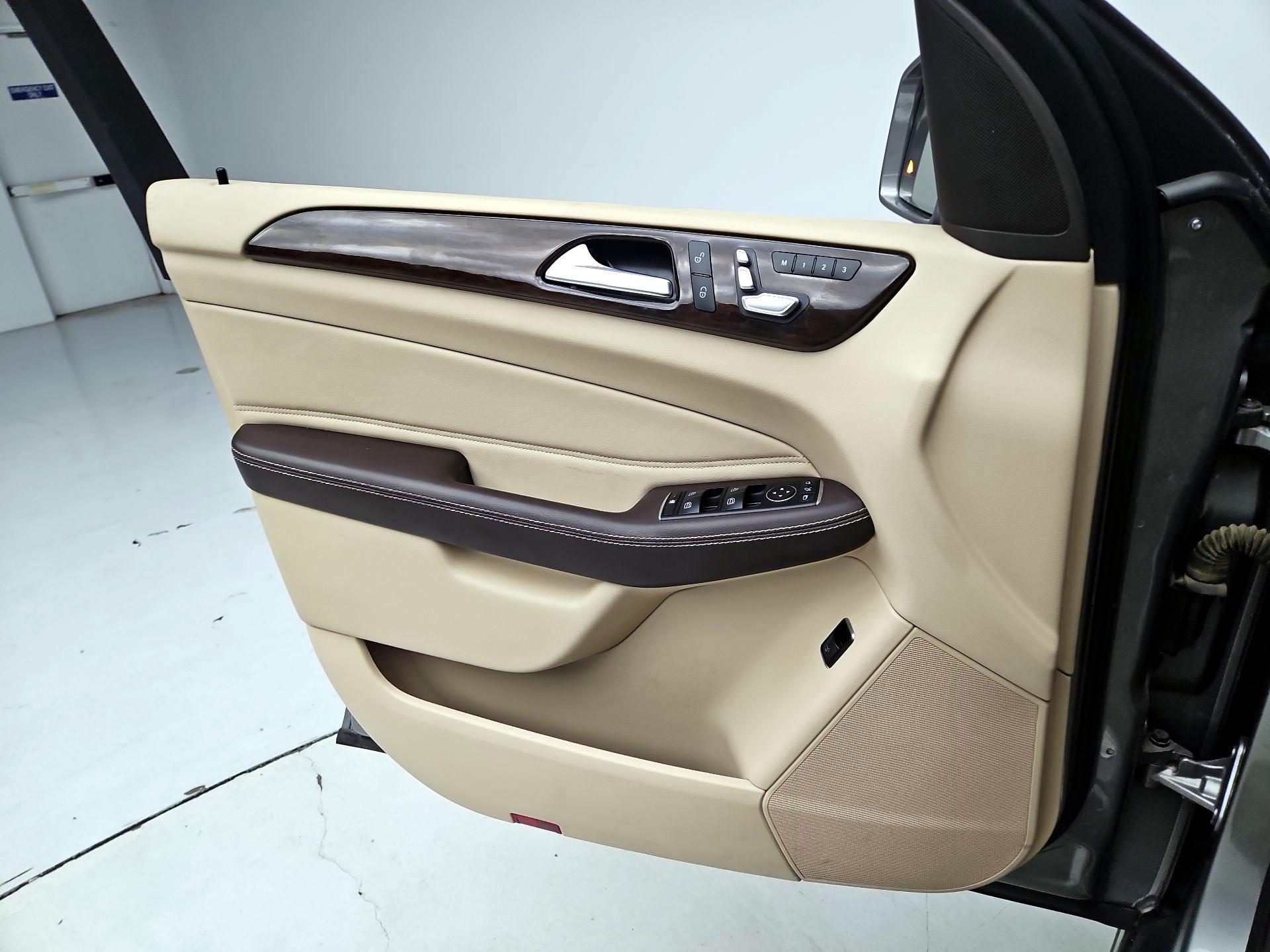 Thumbnail: 2016 Mercedes-Benz GLE - 12