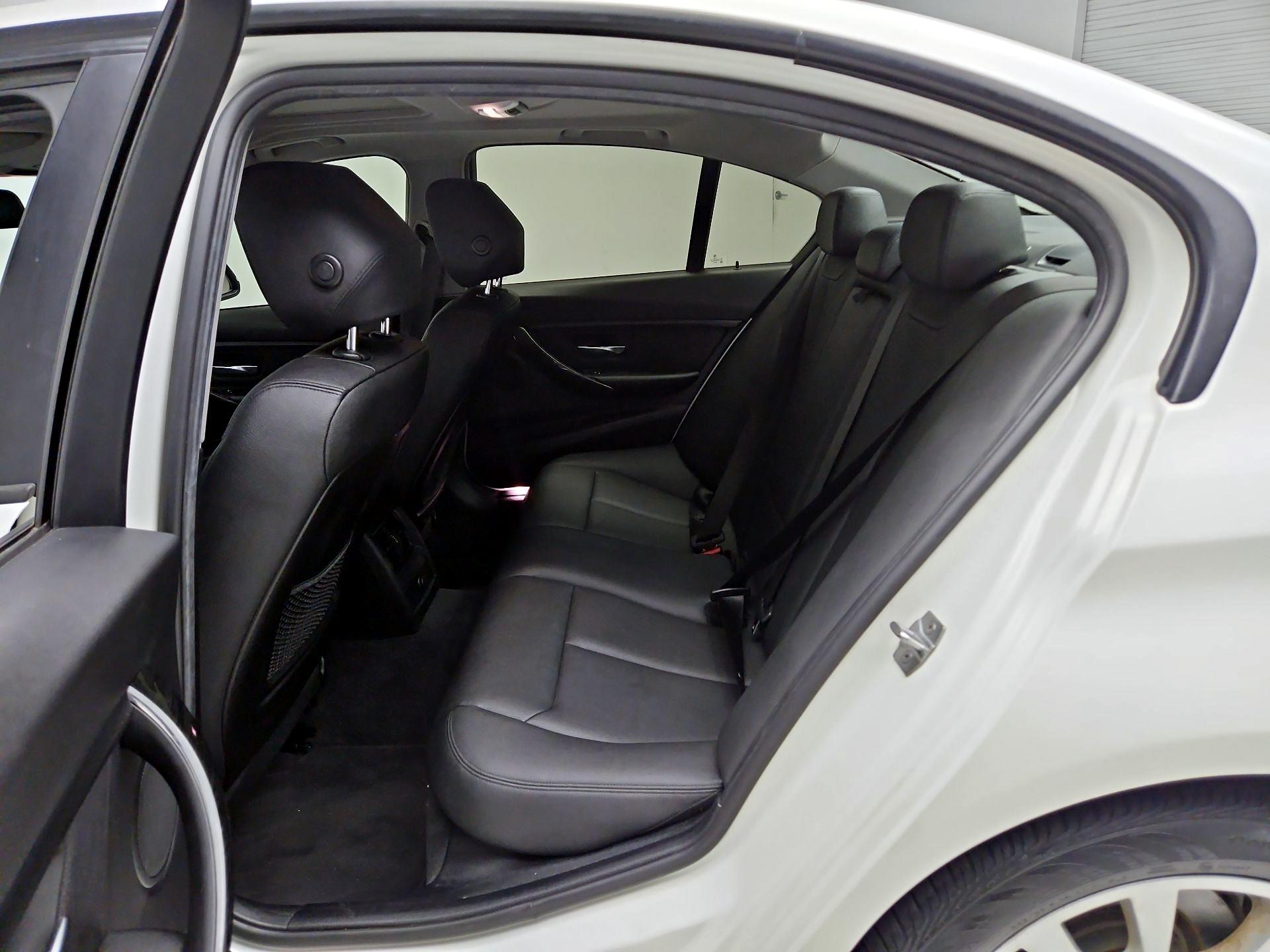 Thumbnail: 2018 BMW 3 Series - 20