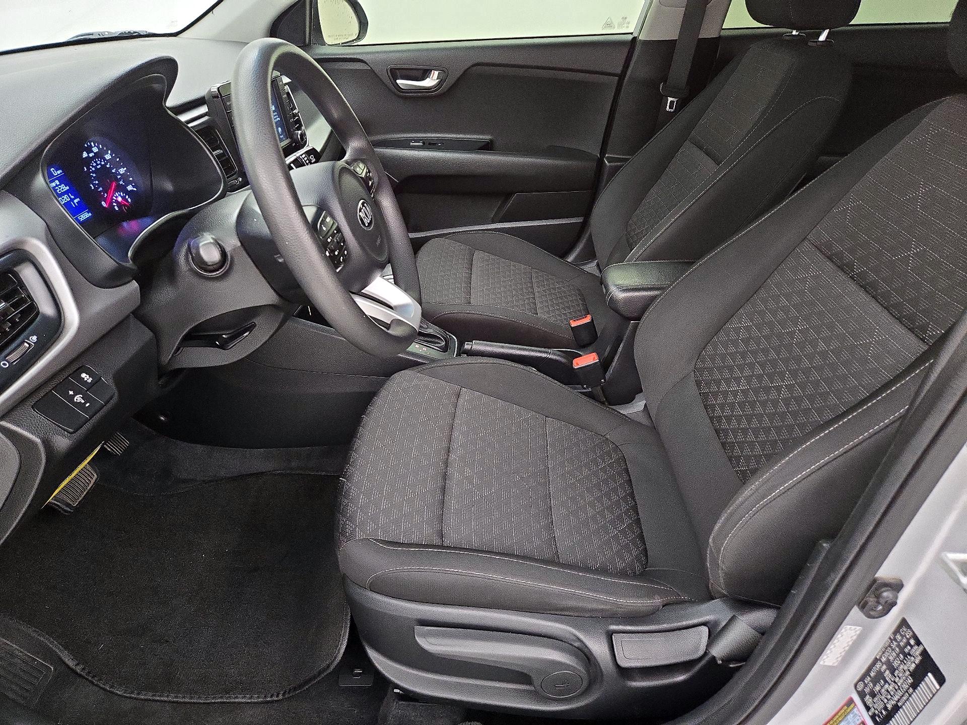 Thumbnail: 2020 Kia Rio - 11