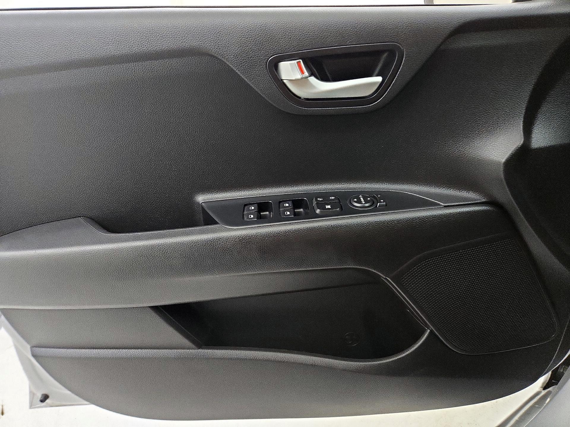 Thumbnail: 2020 Kia Rio - 12