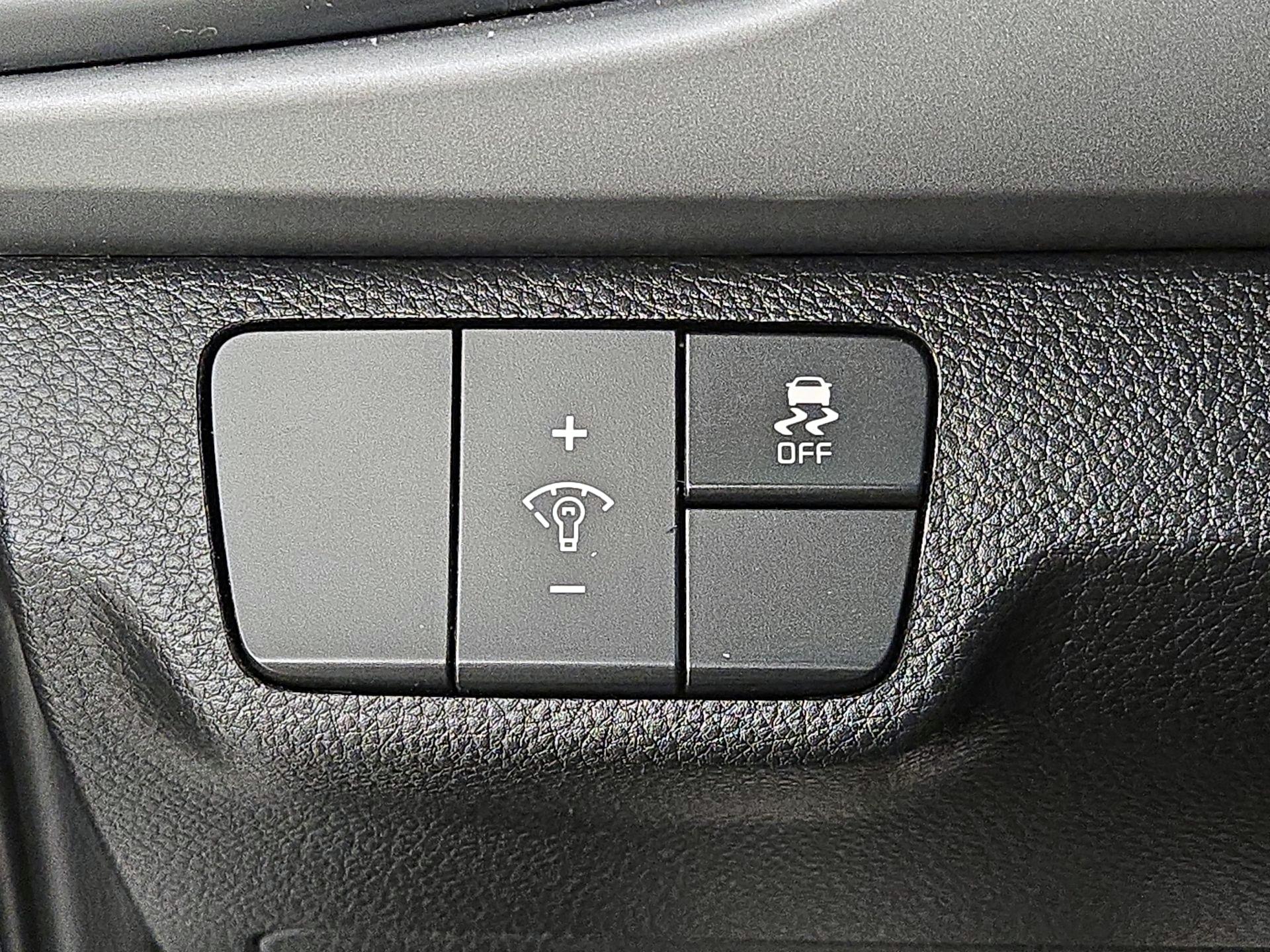 Thumbnail: 2020 Kia Rio - 13