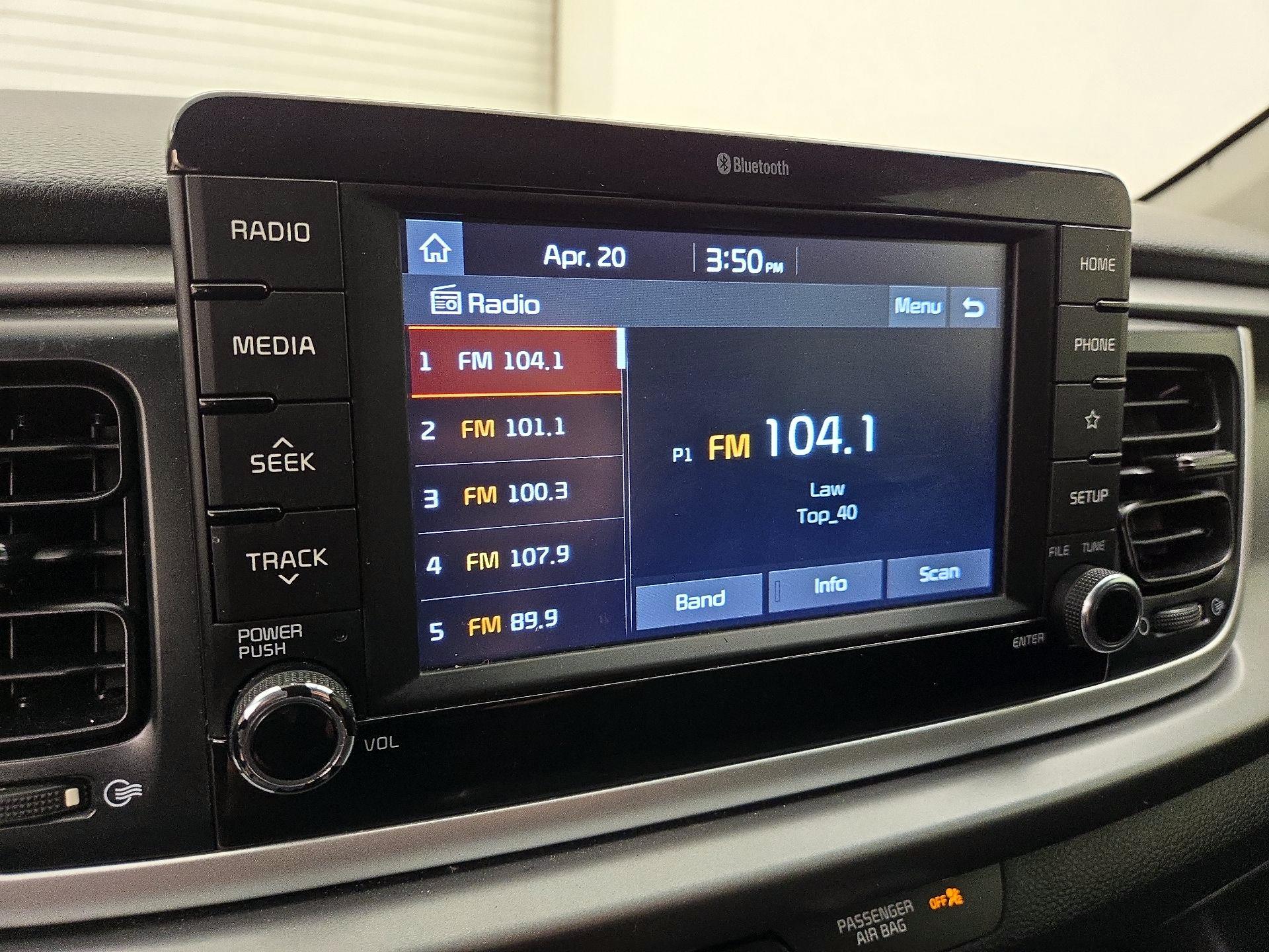 Thumbnail: 2020 Kia Rio - 15