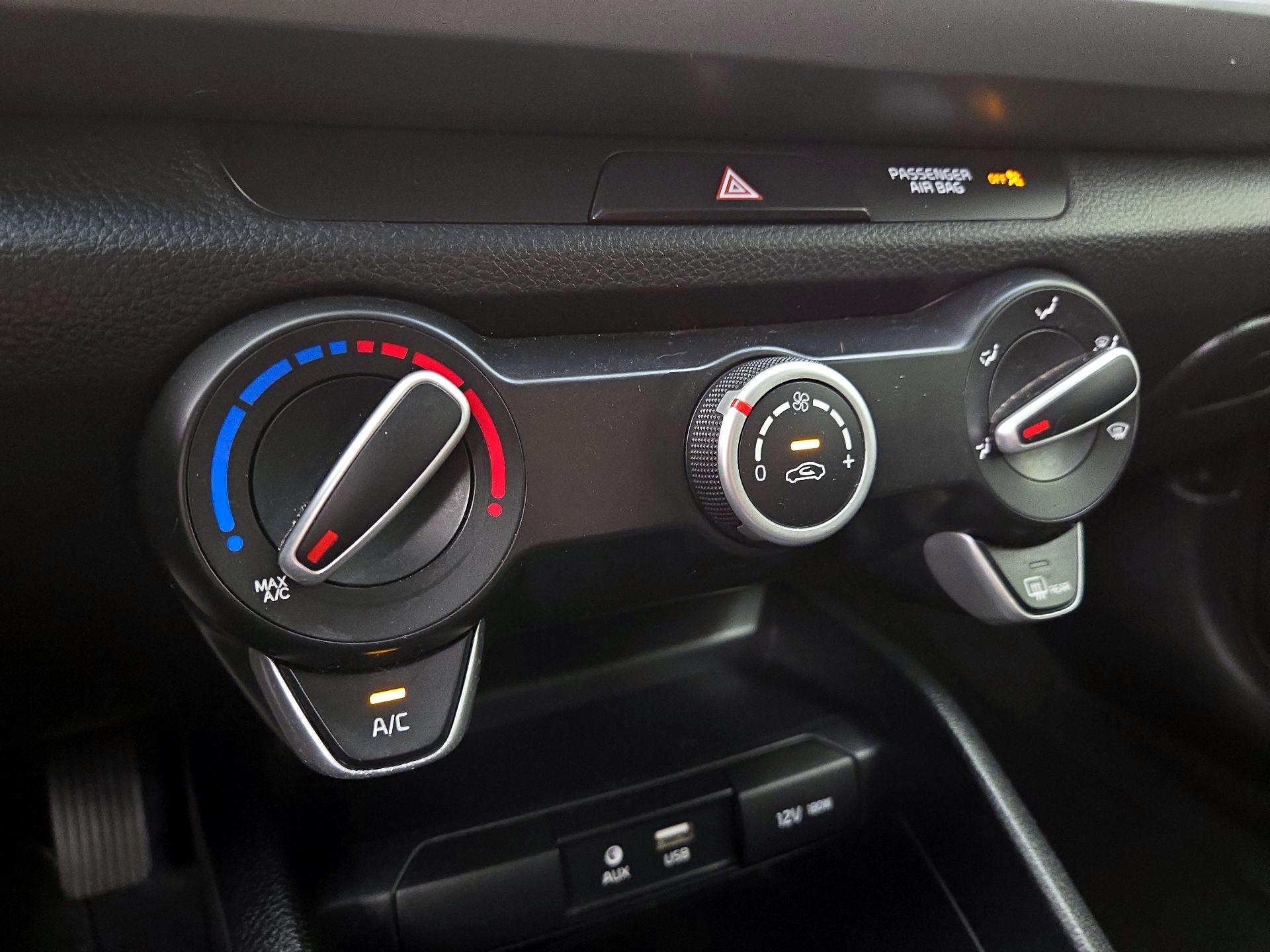 Thumbnail: 2020 Kia Rio - 16