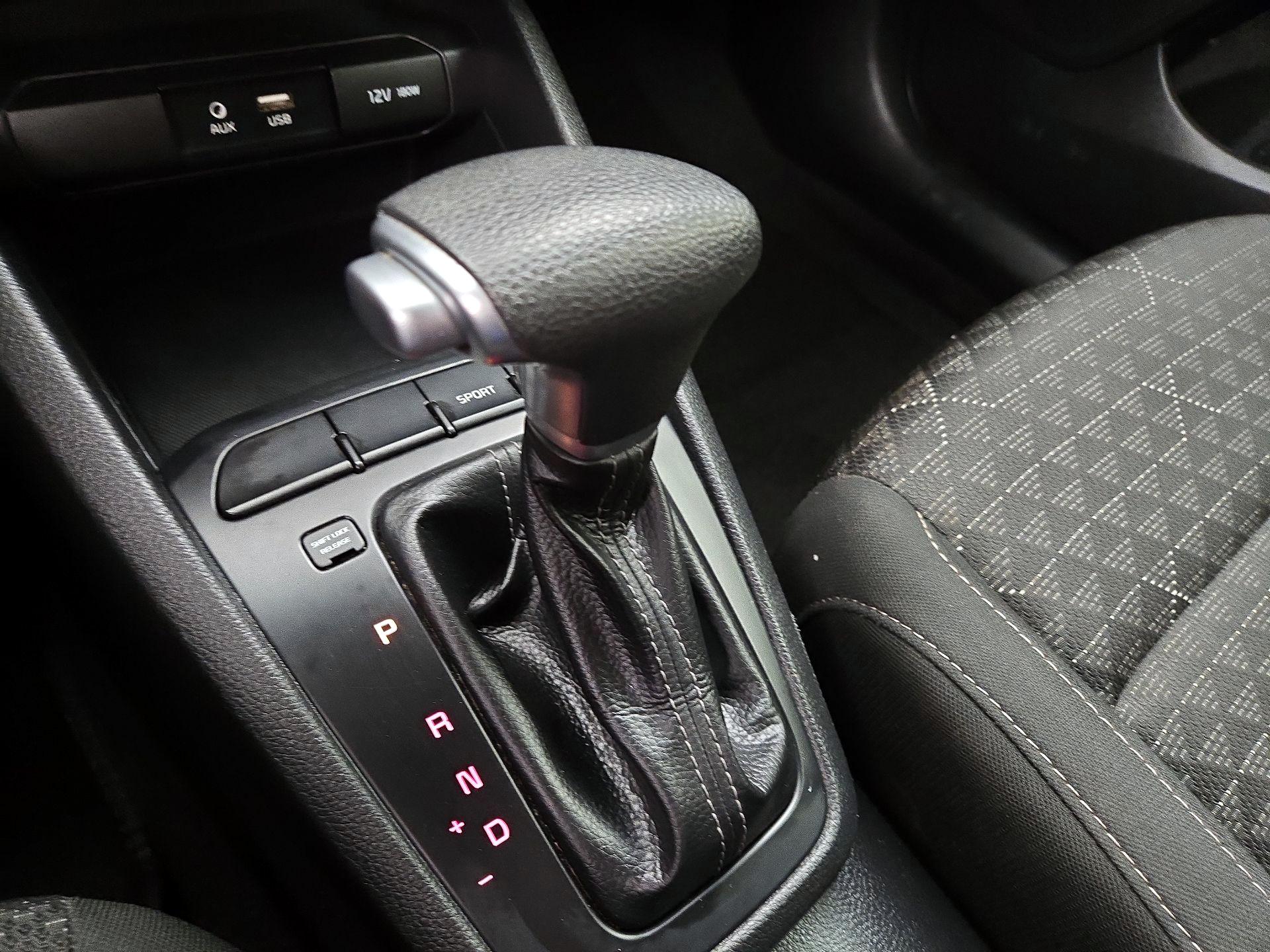 Thumbnail: 2020 Kia Rio - 17