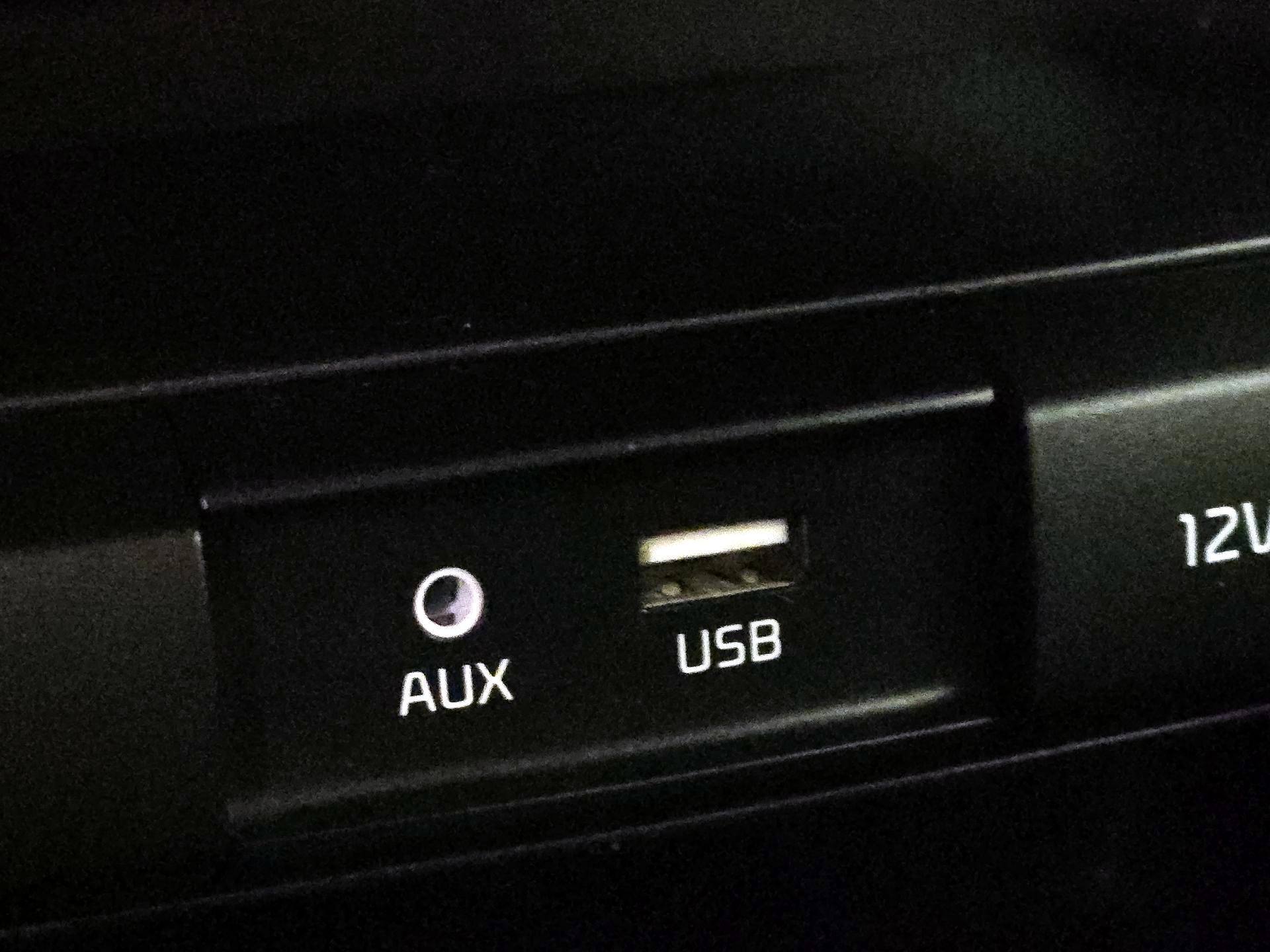 Thumbnail: 2020 Kia Rio - 18