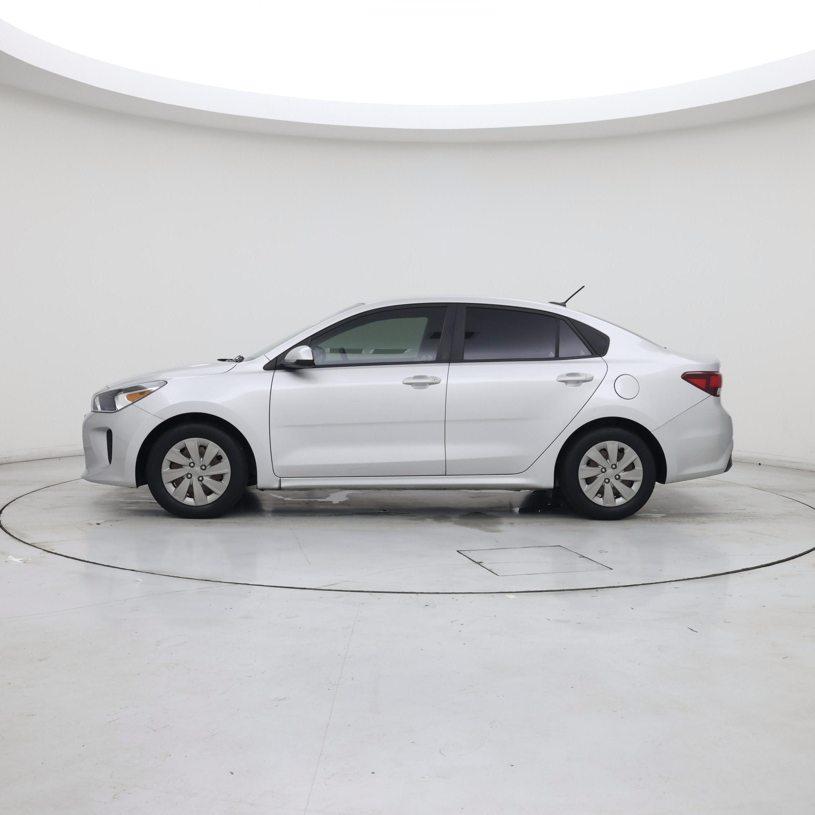 Thumbnail: 2020 Kia Rio - 3