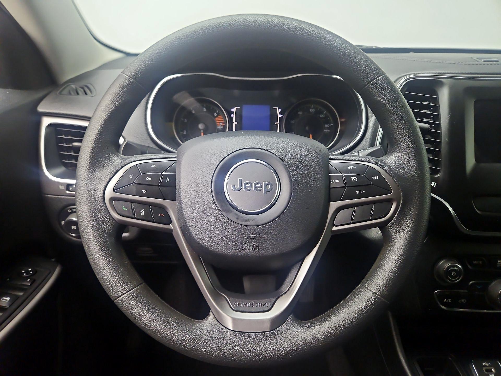 Thumbnail: 2019 Jeep Cherokee - 10