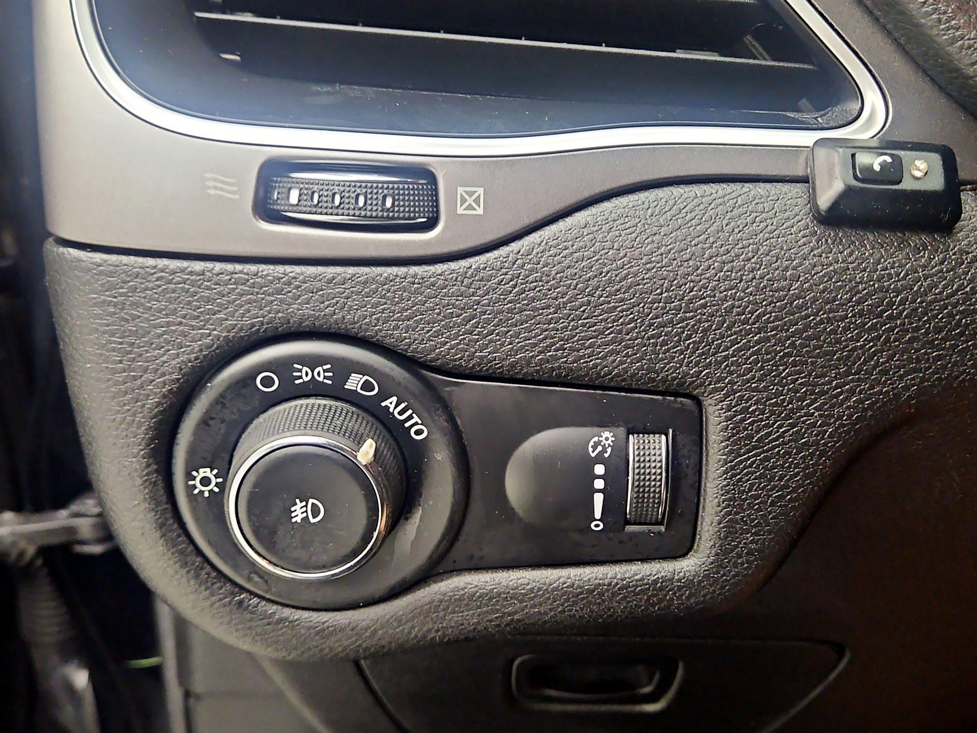 Thumbnail: 2019 Jeep Cherokee - 13