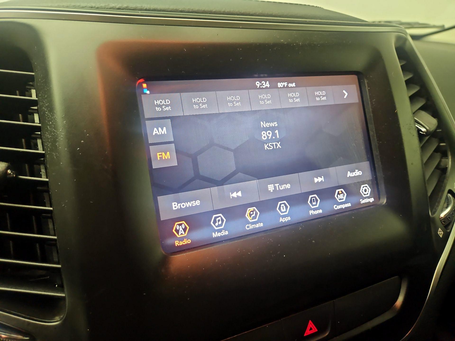 Thumbnail: 2019 Jeep Cherokee - 15
