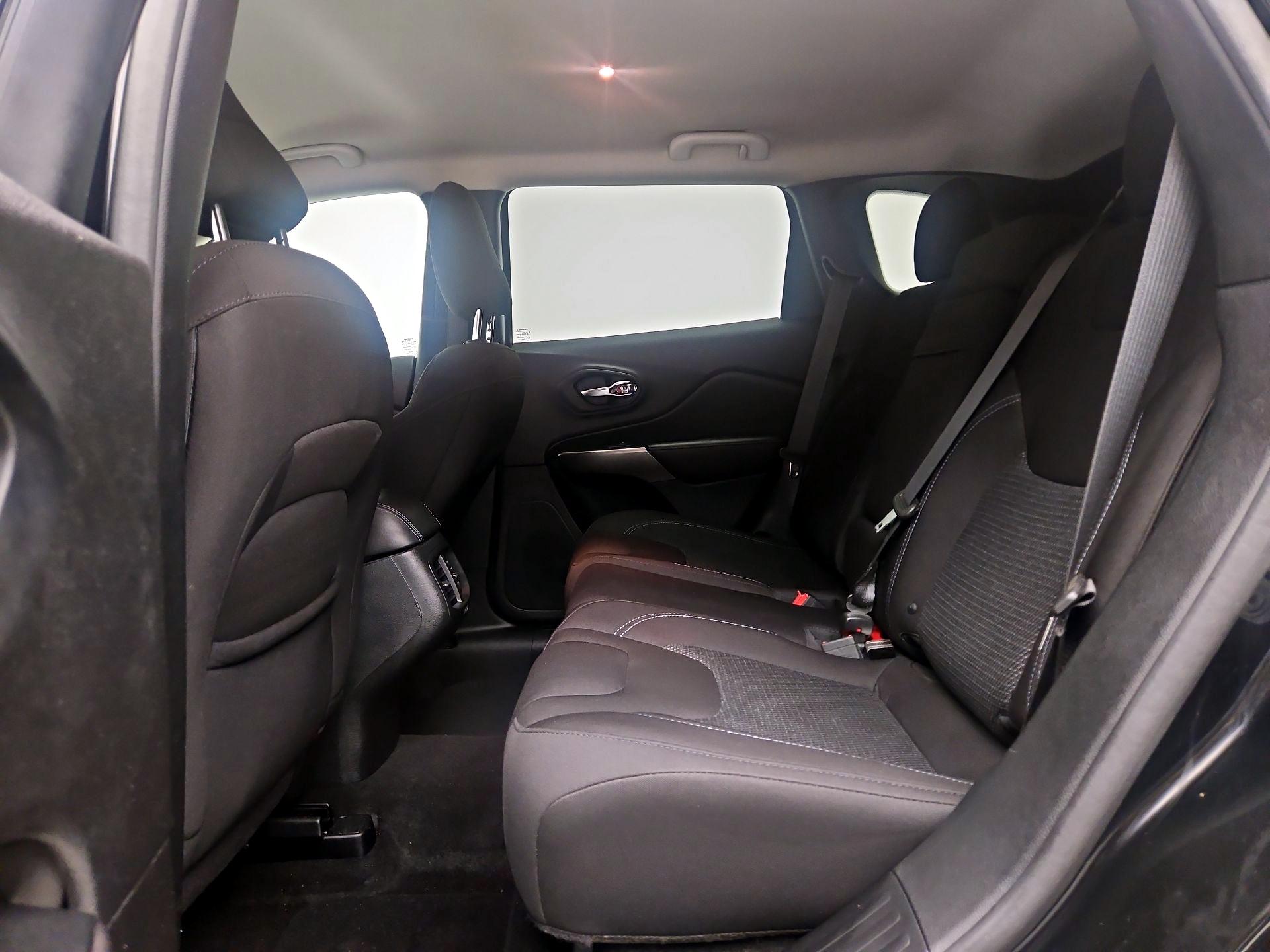 Thumbnail: 2019 Jeep Cherokee - 19