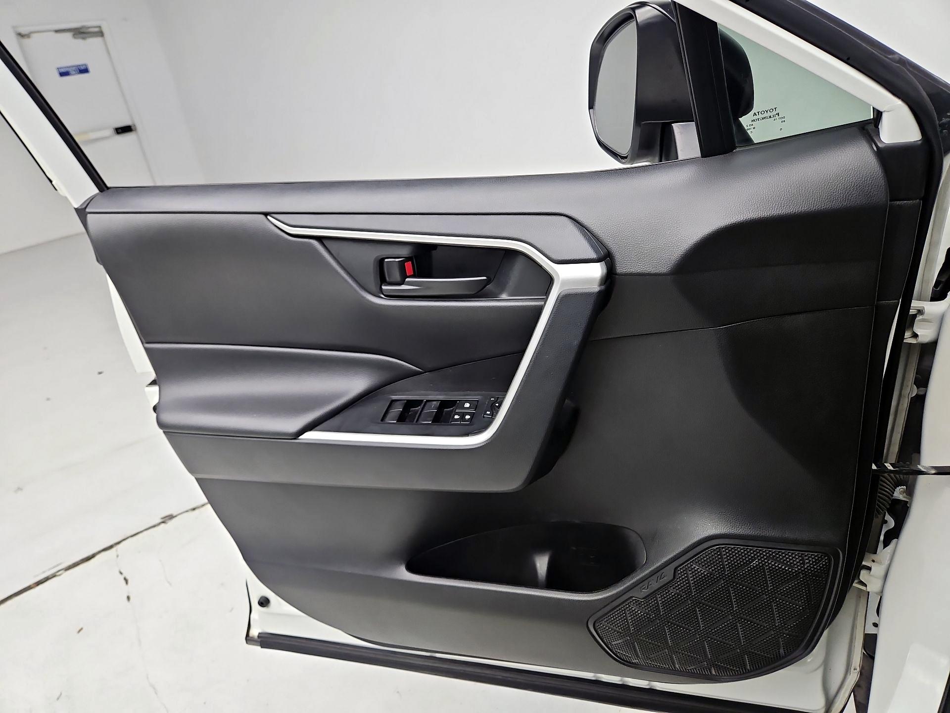 Thumbnail: 2021 Toyota RAV4 - 12