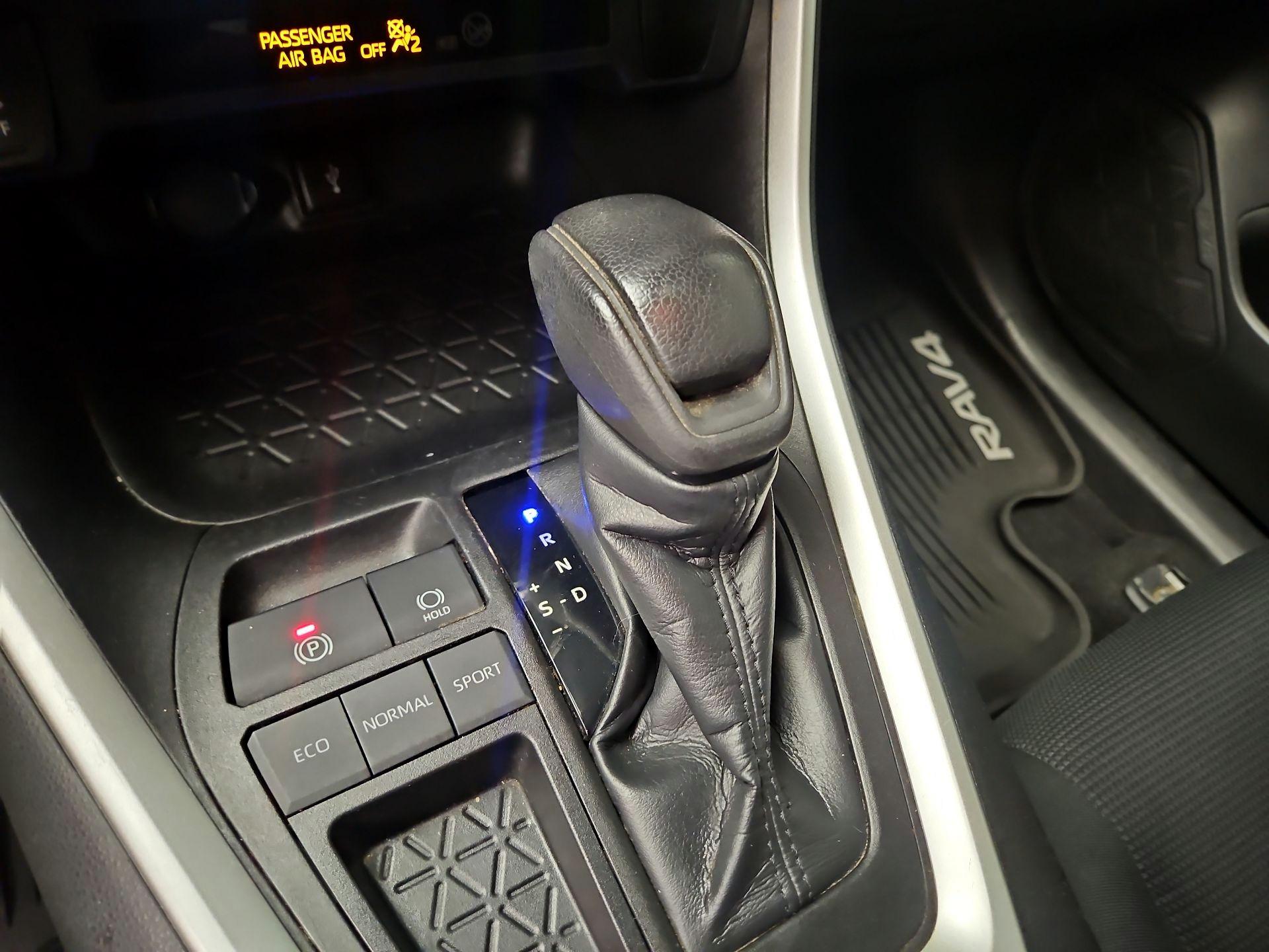 Thumbnail: 2021 Toyota RAV4 - 17