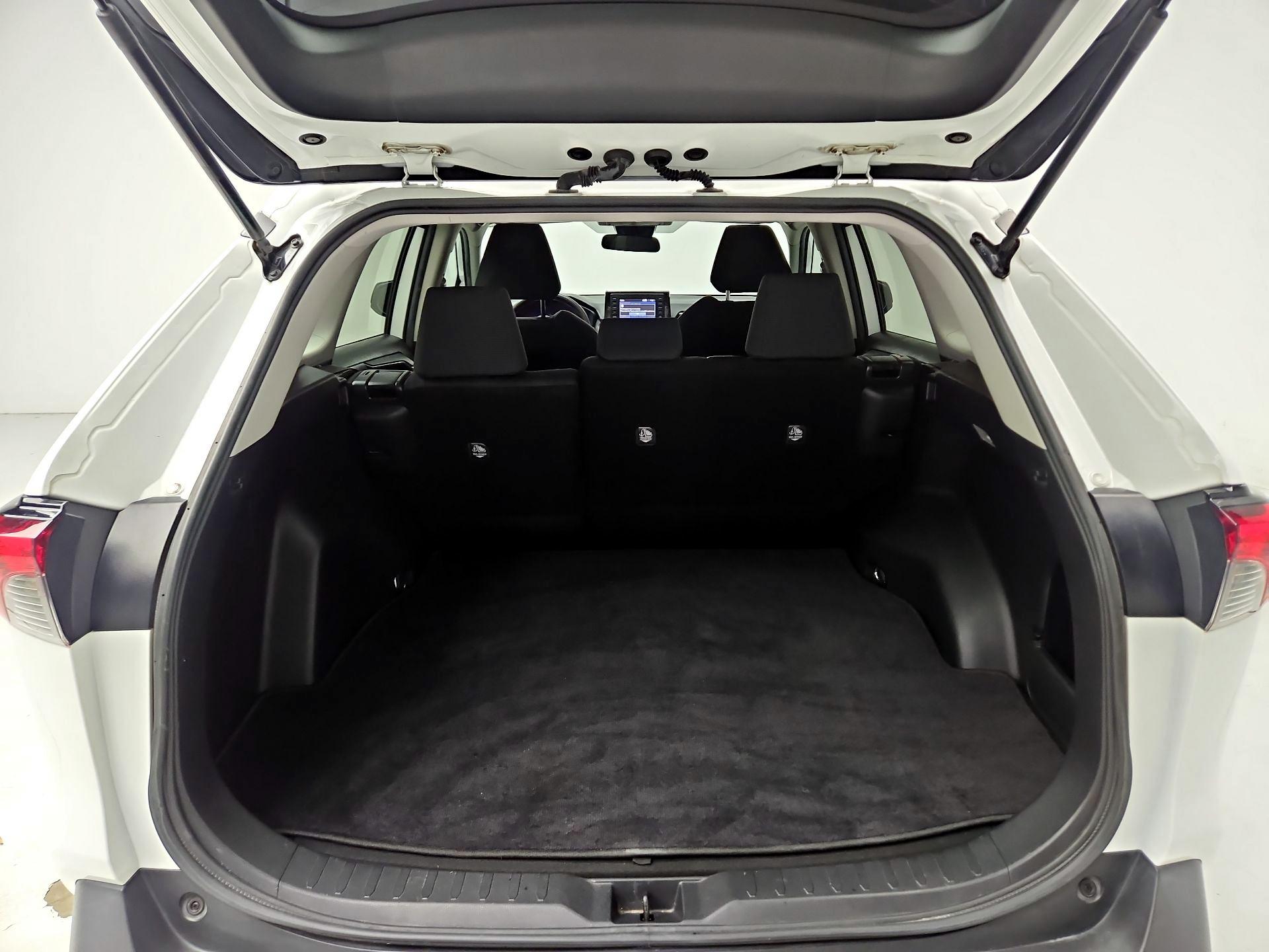 Thumbnail: 2021 Toyota RAV4 - 20