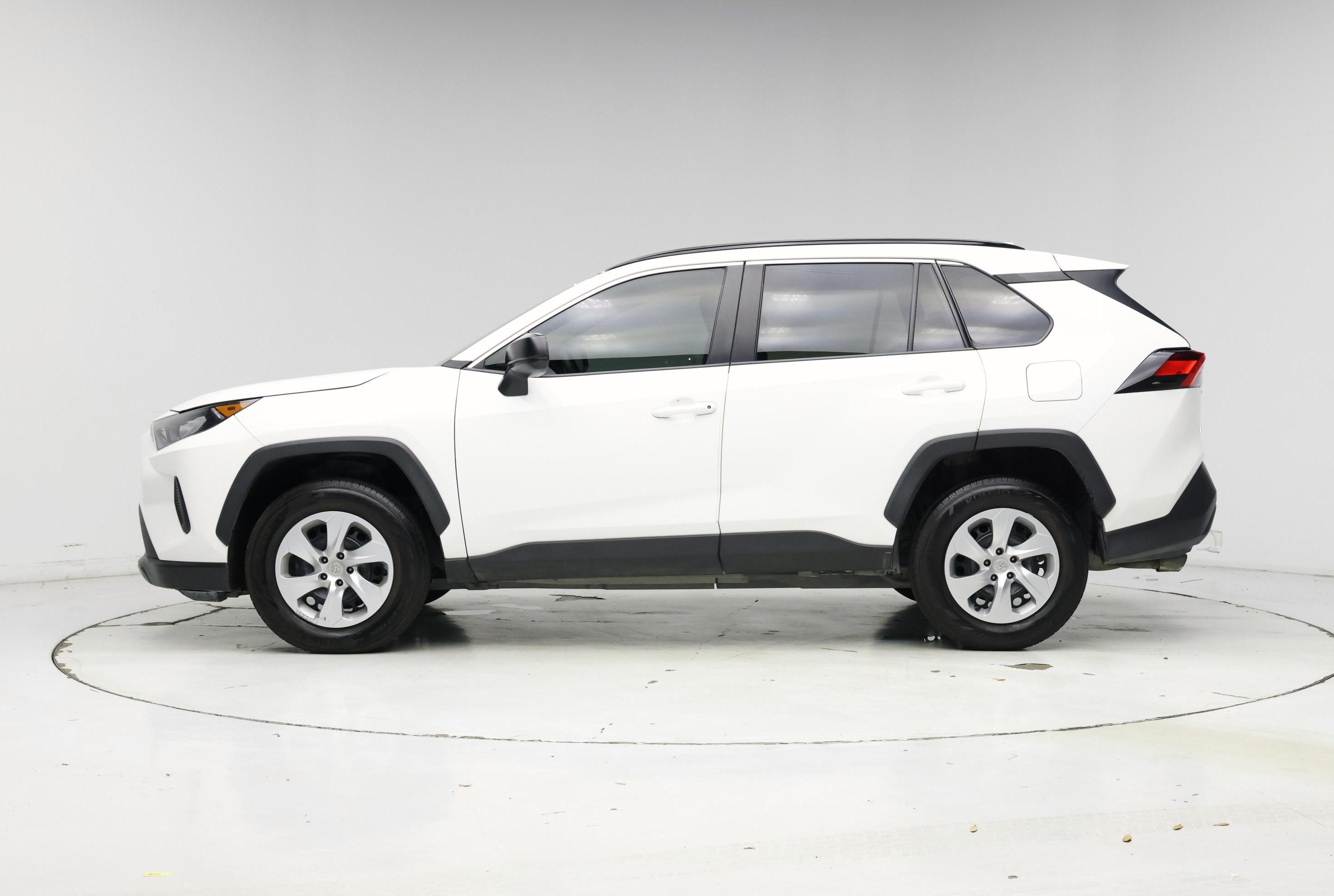 Thumbnail: 2021 Toyota RAV4 - 3
