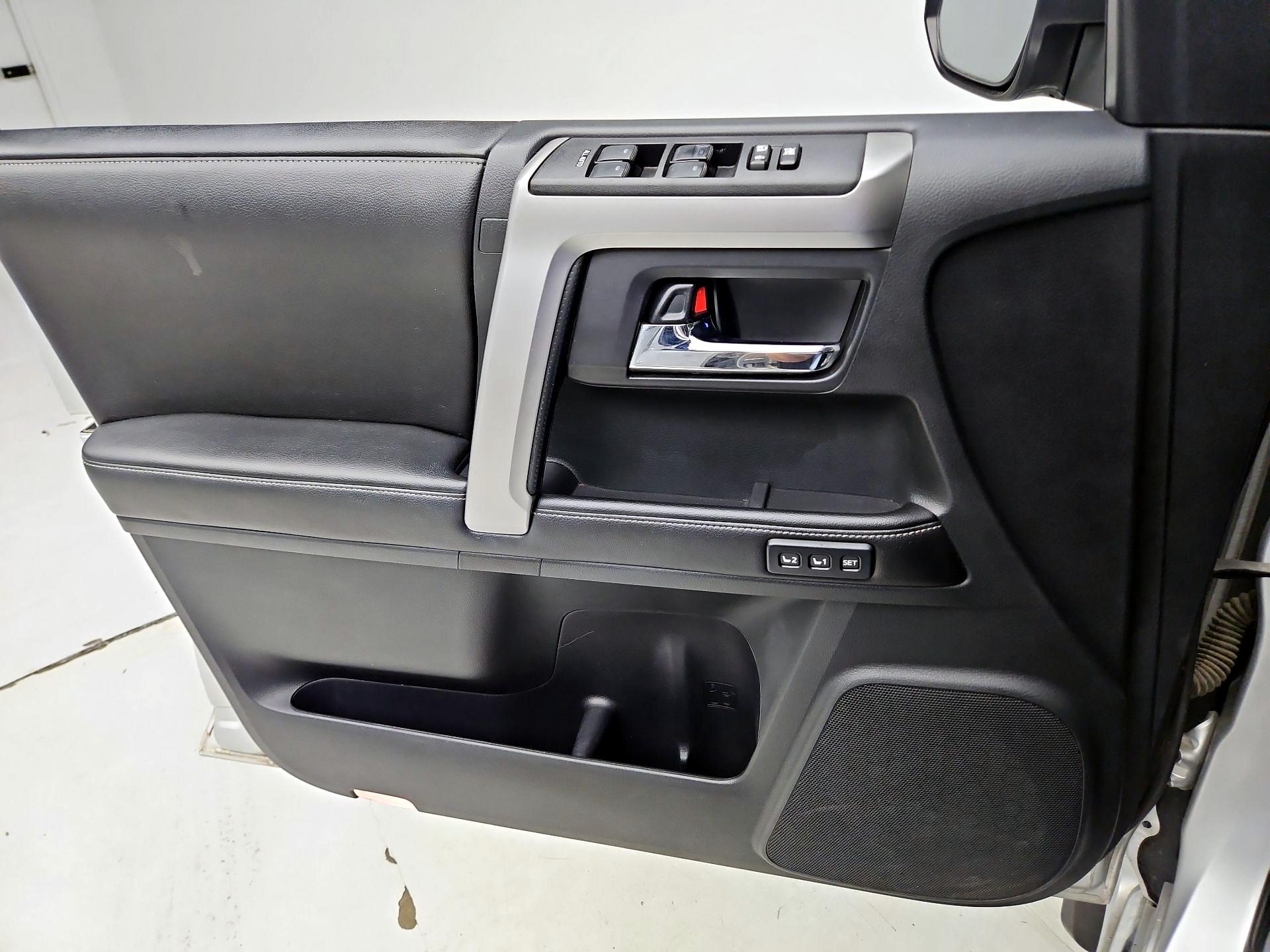 Thumbnail: 2015 Toyota 4Runner - 12