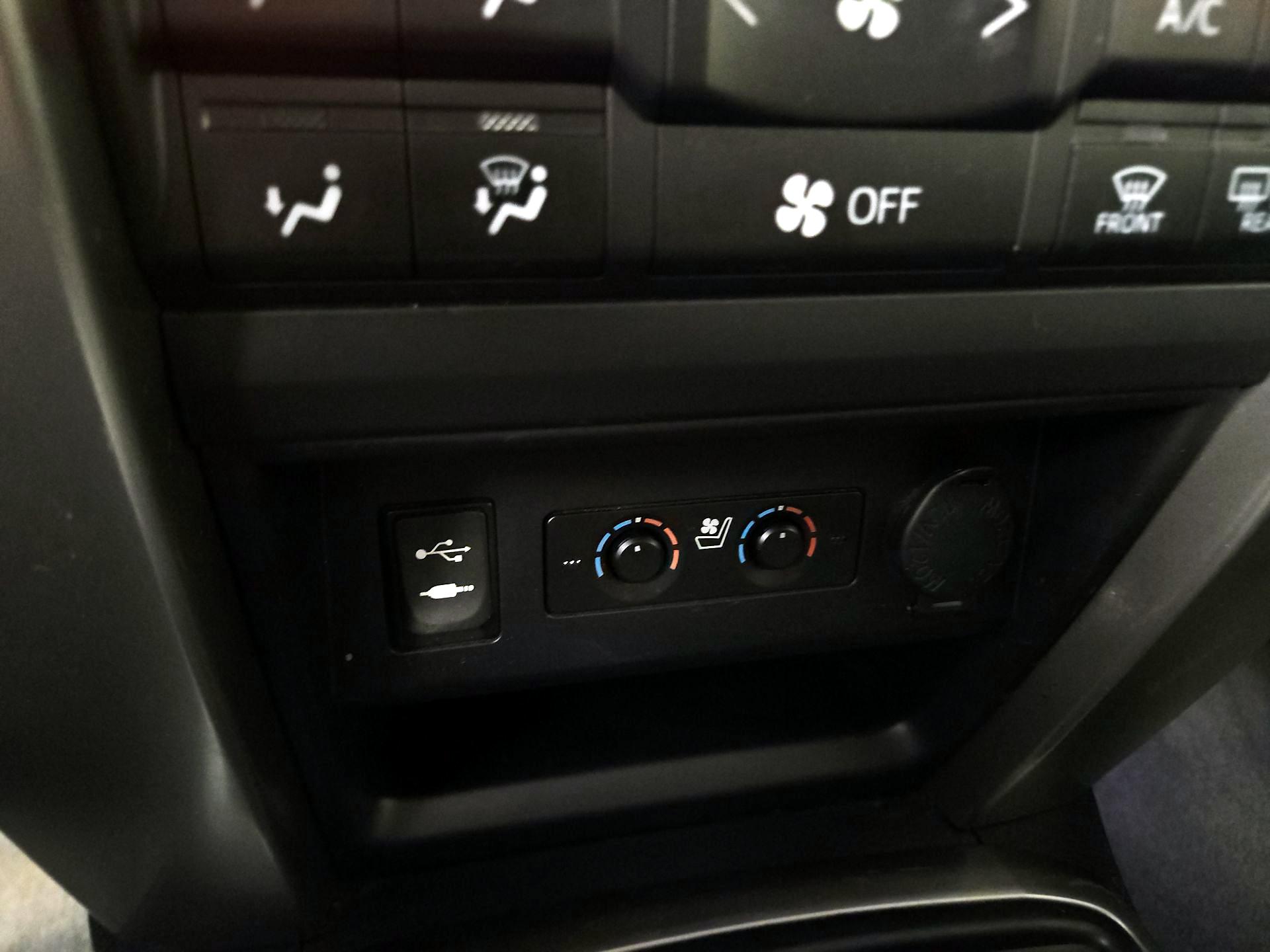 Thumbnail: 2015 Toyota 4Runner - 19