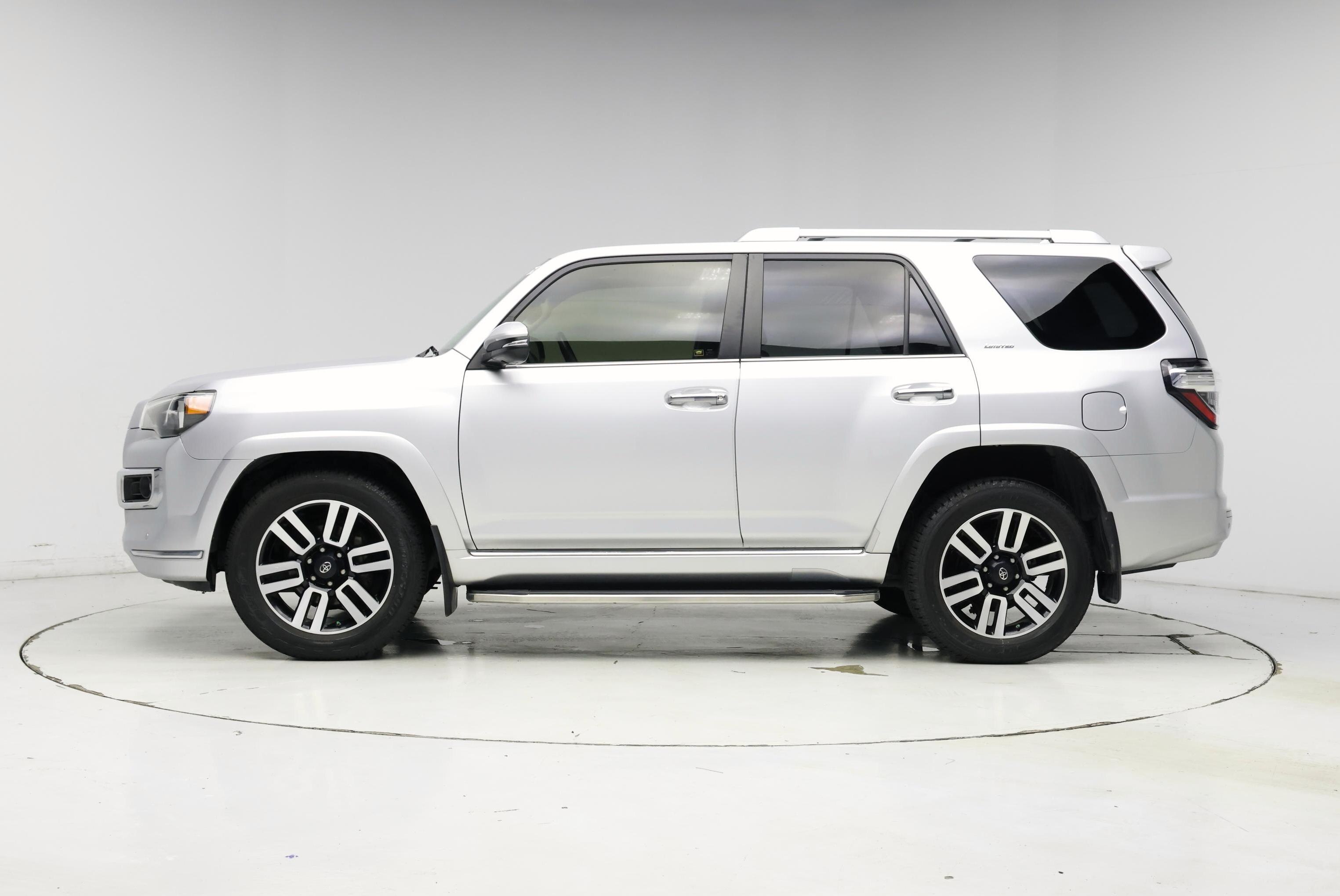 Thumbnail: 2015 Toyota 4Runner - 3